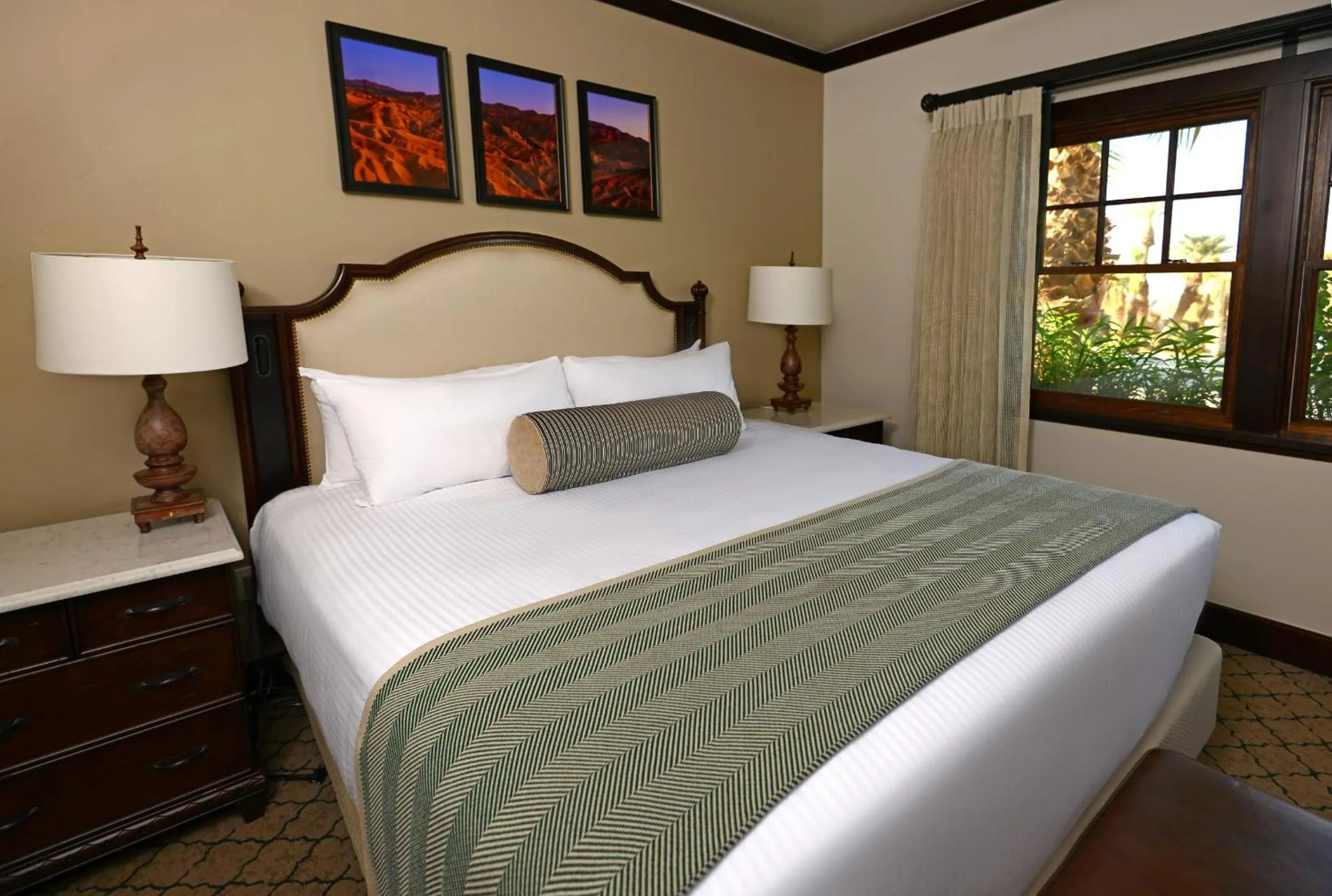 Bedroom, Bed in The Inn at Death Valley