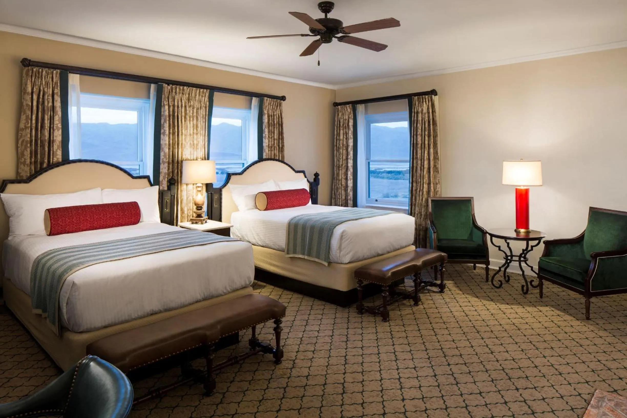 Photo of the whole room, Bed in The Inn at Death Valley