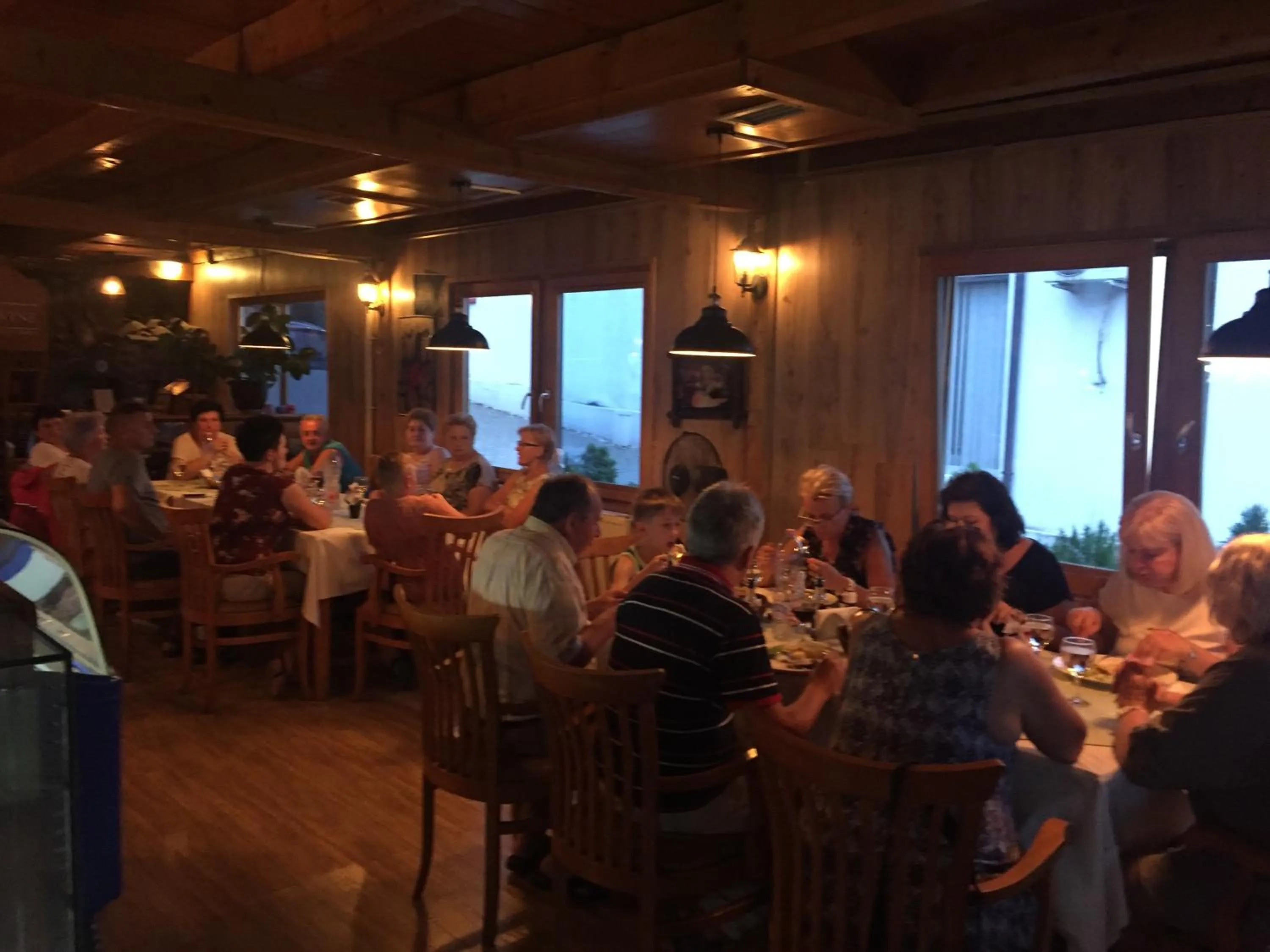 Restaurant/places to eat in Hotel Denis