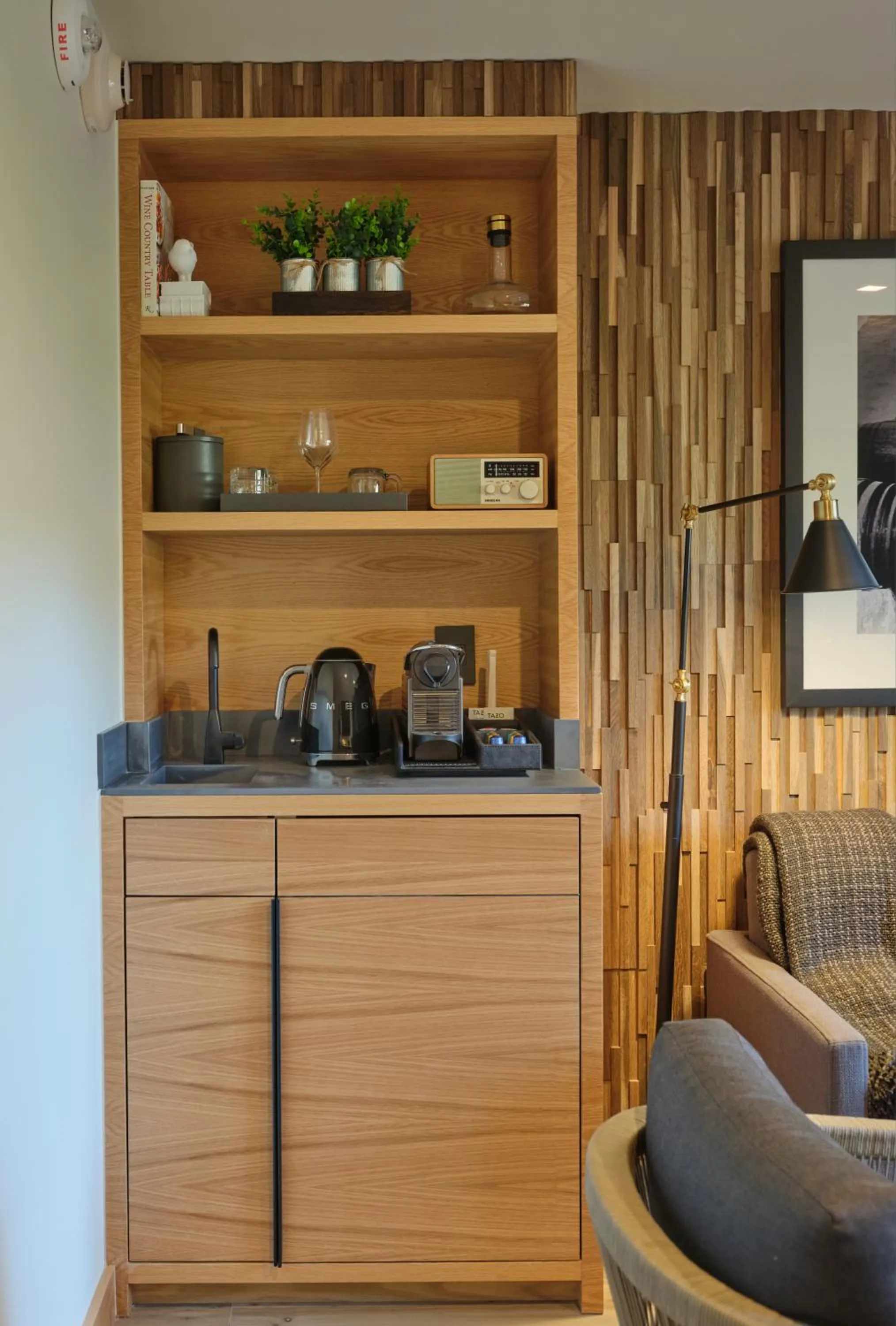 Lounge or bar in Embassy Suites by Hilton Napa Valley