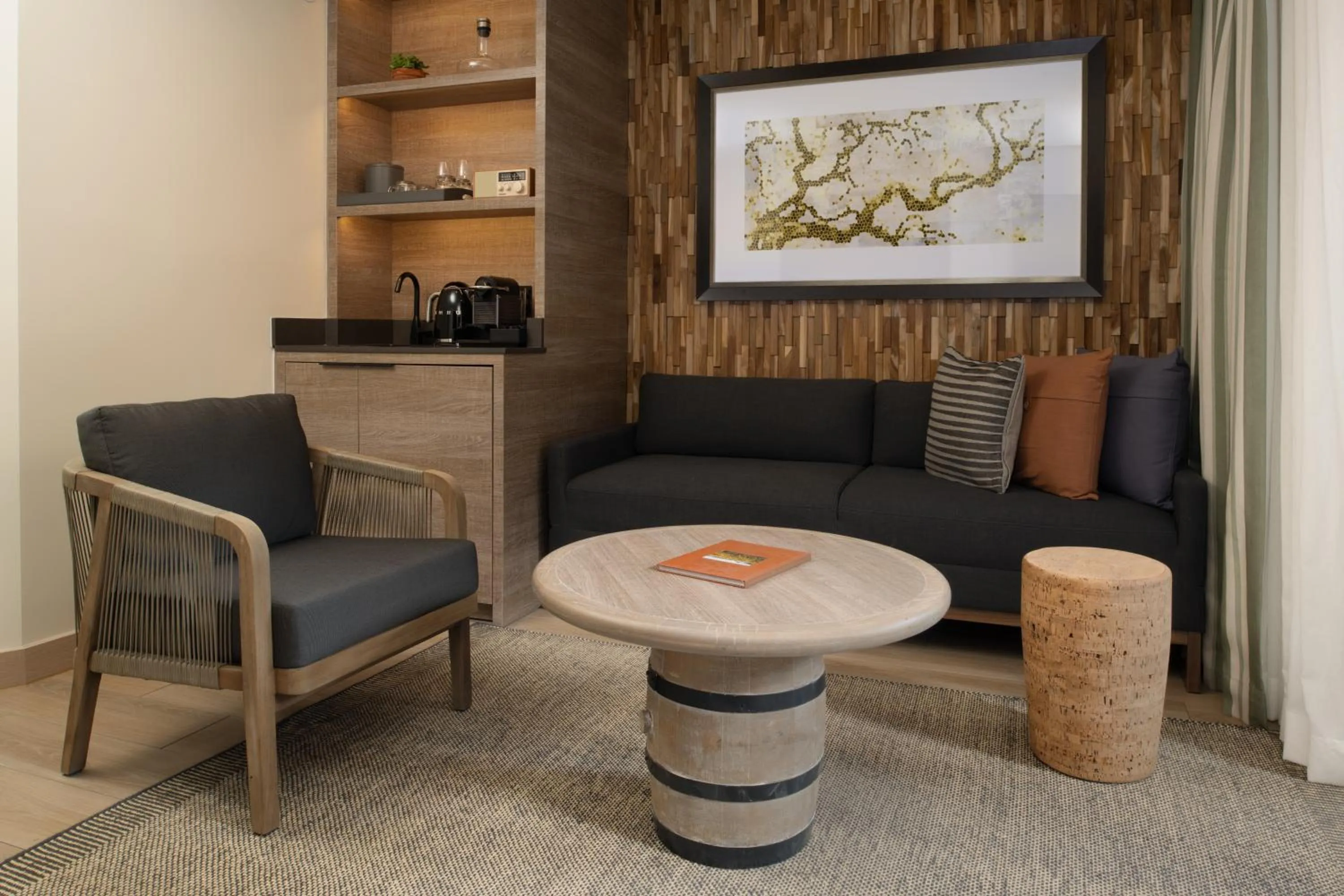 Living room in Embassy Suites by Hilton Napa Valley