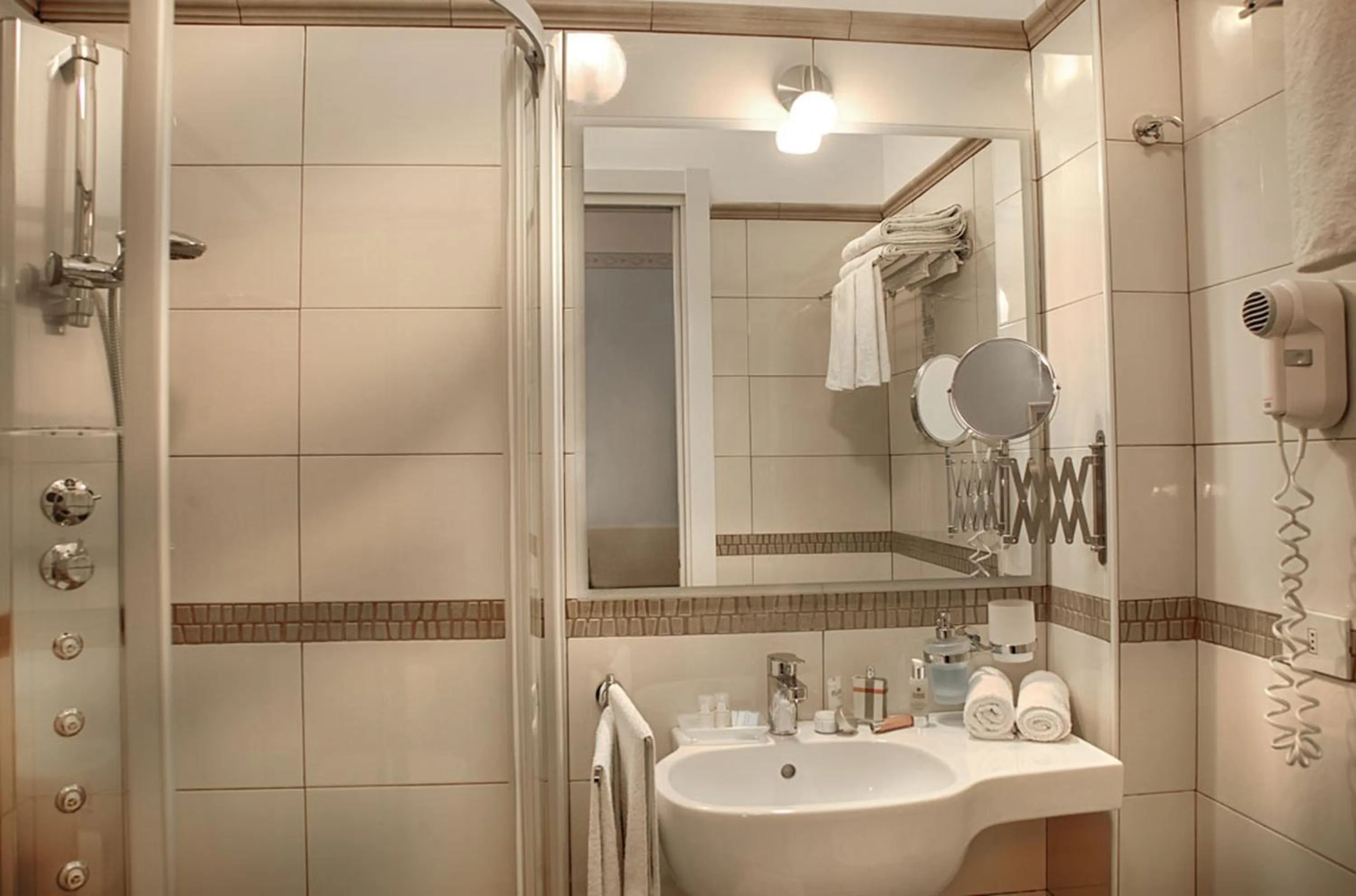 Bathroom in Hotel Cadiz