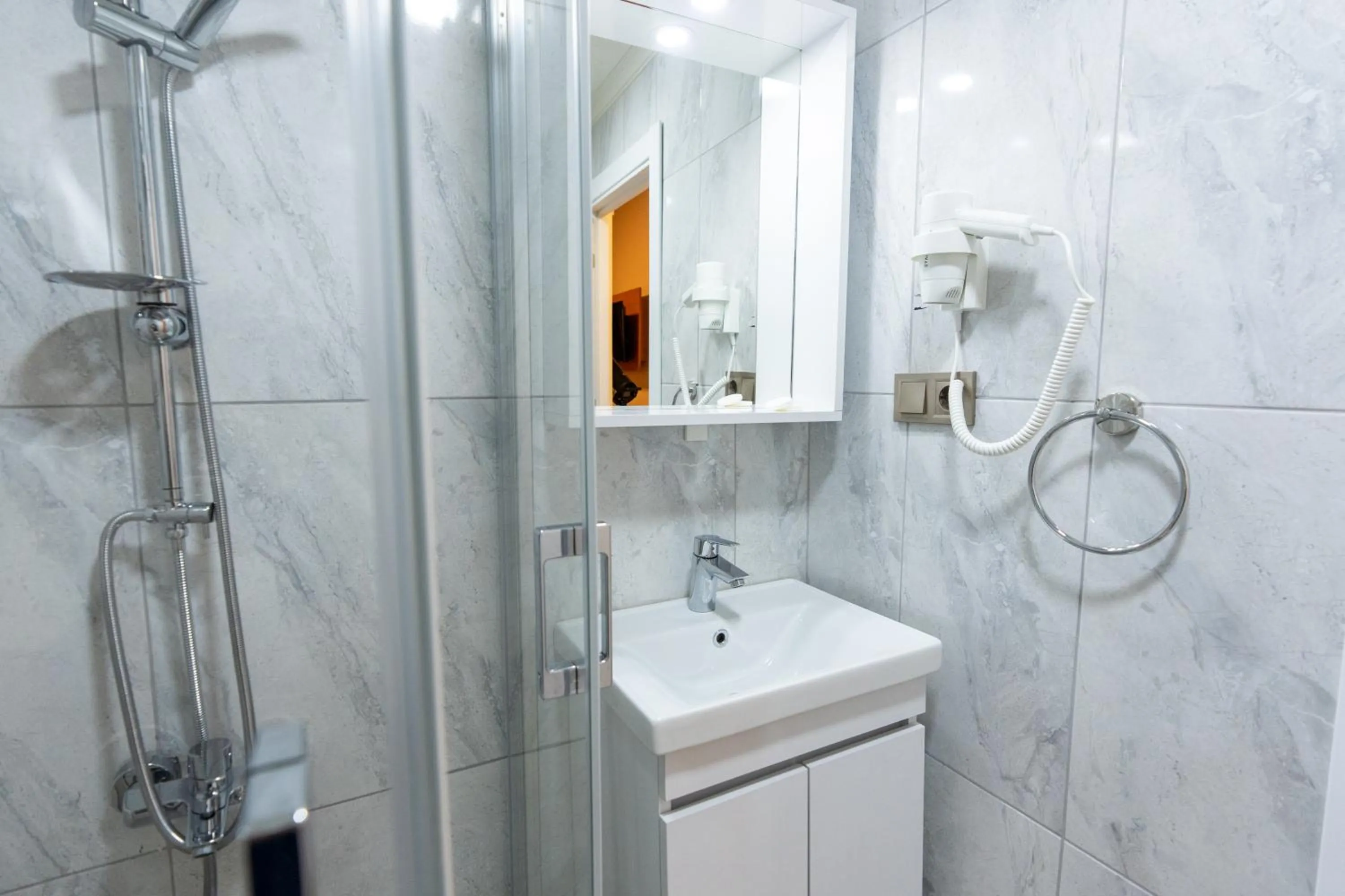 Shower in Seatanbul Hotel