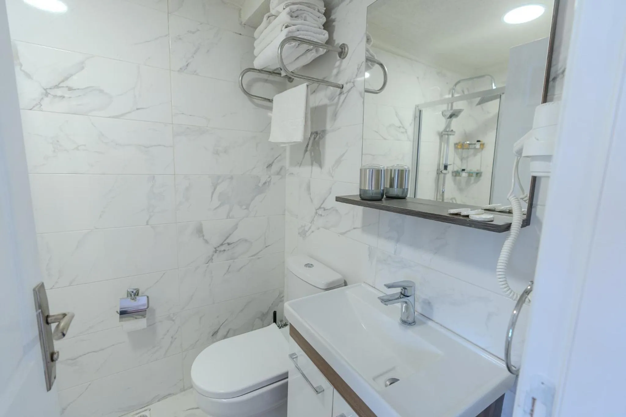 Shower in Seatanbul Hotel