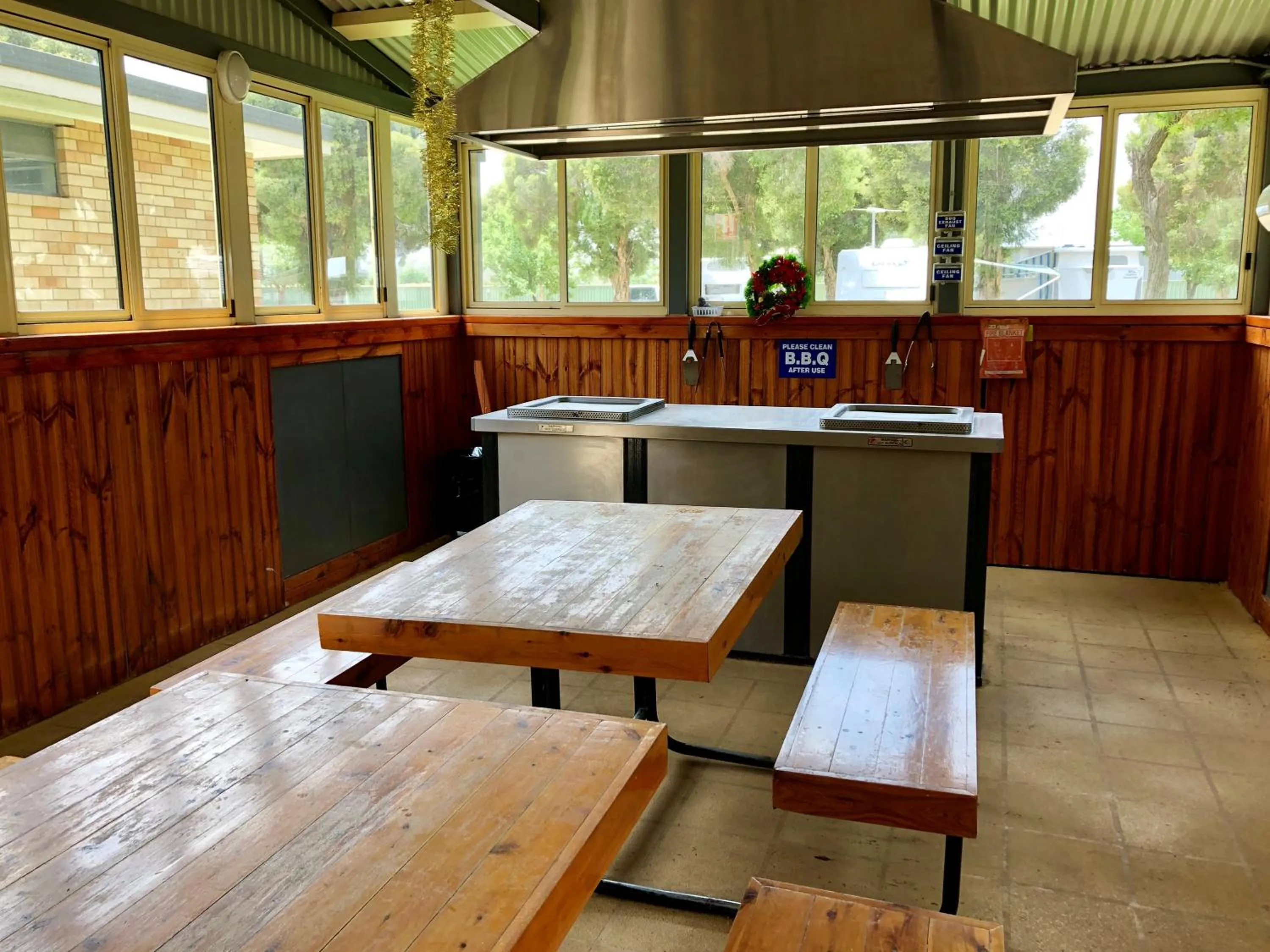 BBQ facilities in BIG4 Ingenia Holidays Wagga Wagga