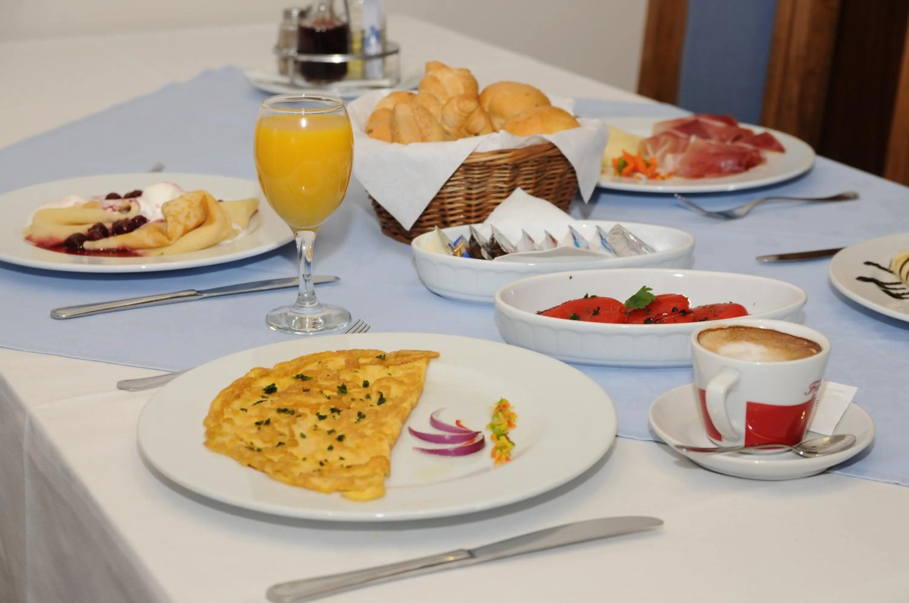 Restaurant/places to eat in Hotel Calypso