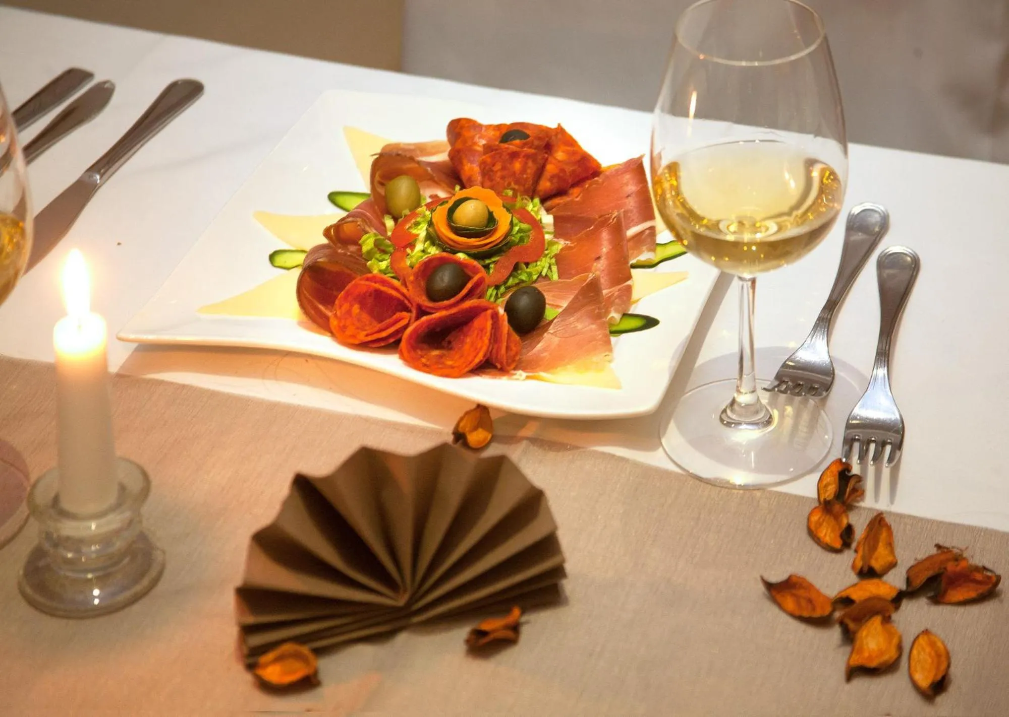 Restaurant/places to eat in Hotel Calypso