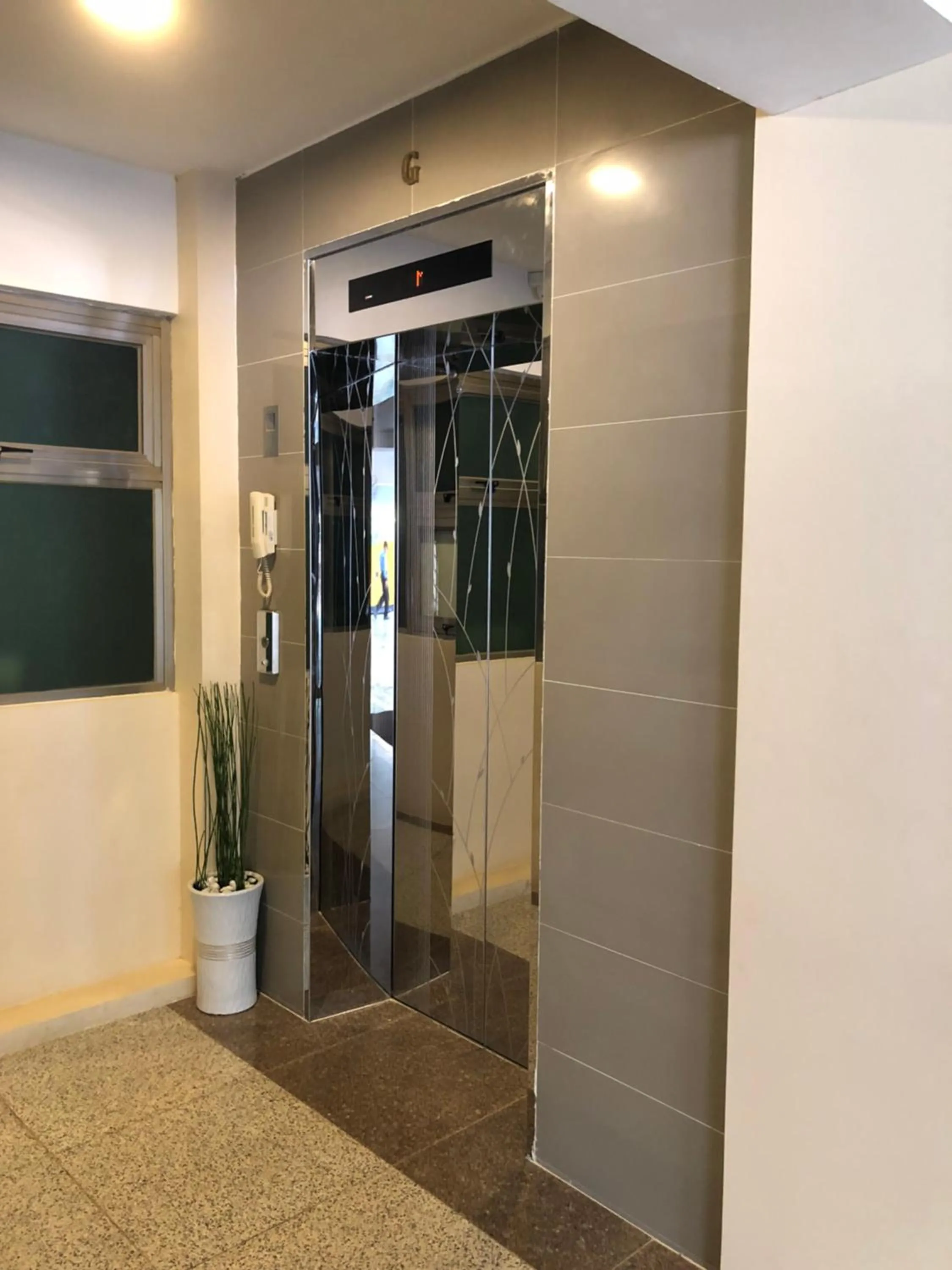 Property building in Hotel Rose Hill