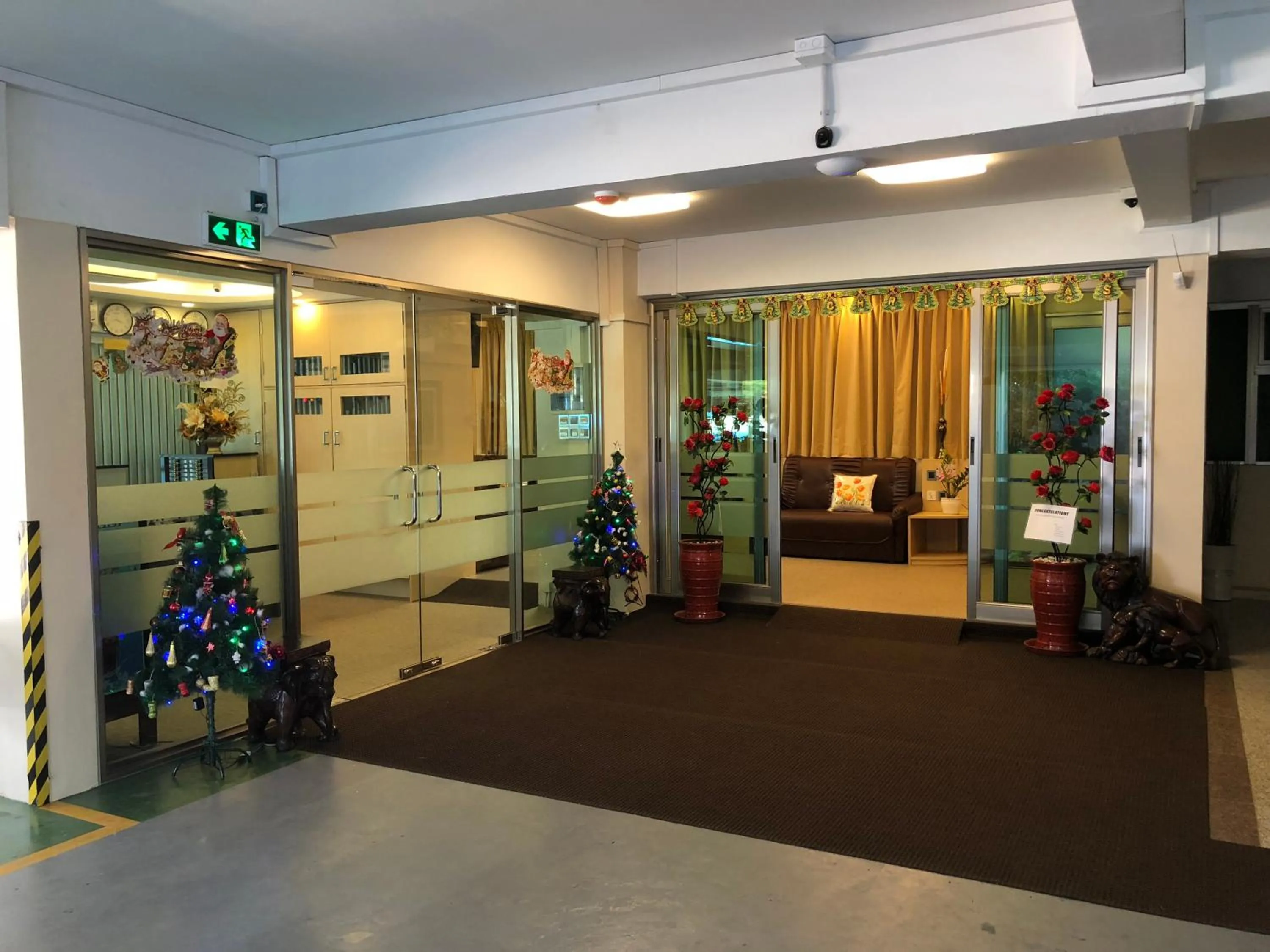 Property building in Hotel Rose Hill