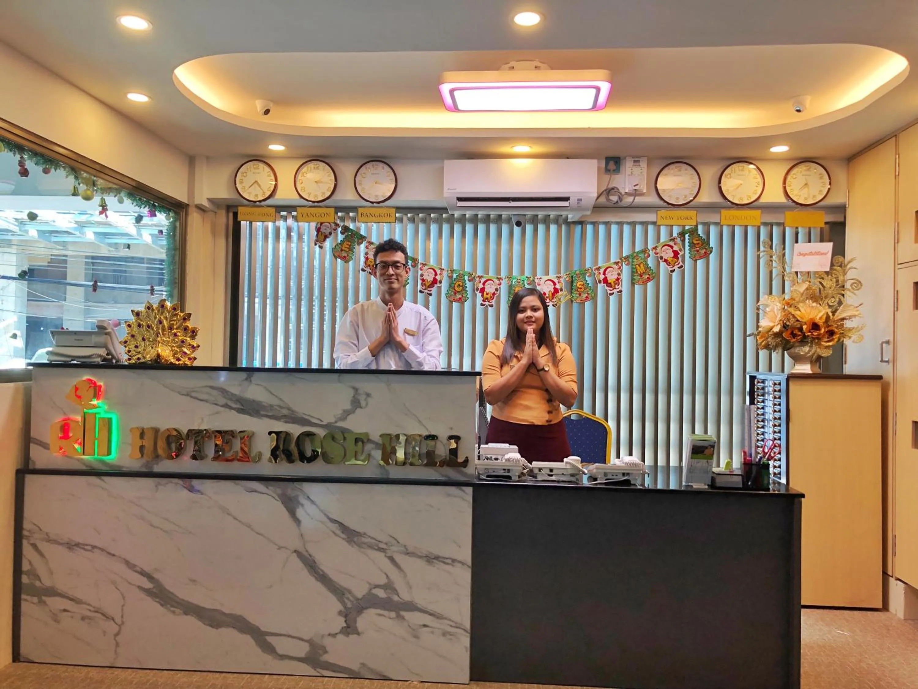 Property building in Hotel Rose Hill