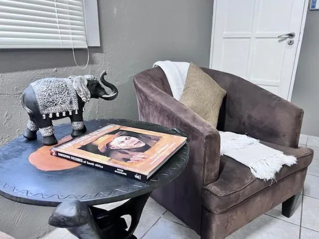 Communal lounge/ TV room in Turaco Lodge - No Loadshedding