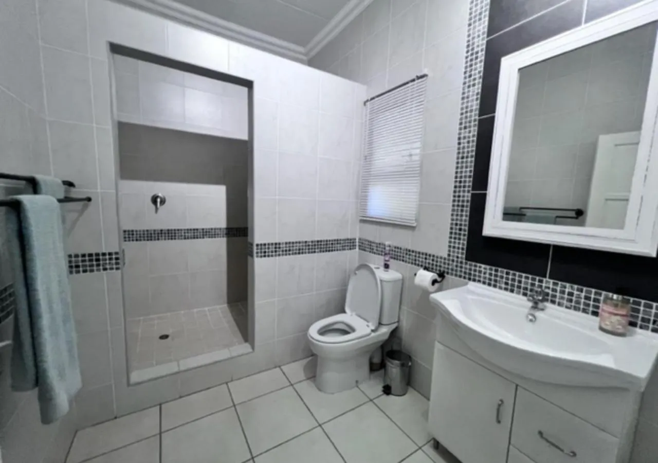 Bathroom in Turaco Lodge - No Loadshedding