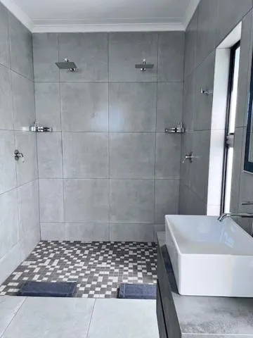 Shower in Turaco Lodge - No Loadshedding