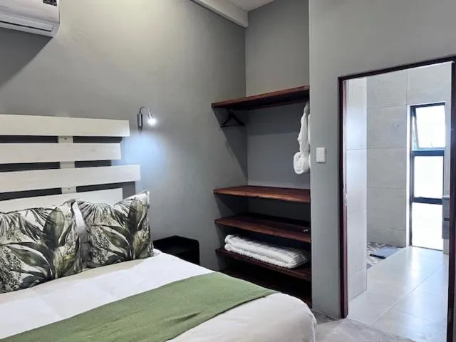 wardrobe, Bed in Turaco Lodge - No Loadshedding