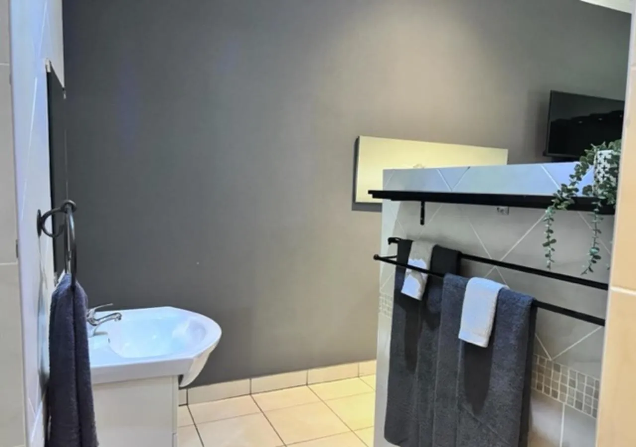 Bathroom in Turaco Lodge - No Loadshedding