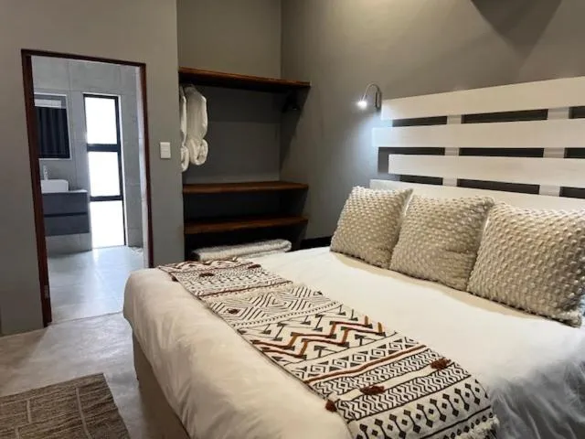 Bed in Turaco Lodge - No Loadshedding