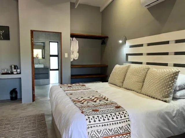 Bed in Turaco Lodge - No Loadshedding