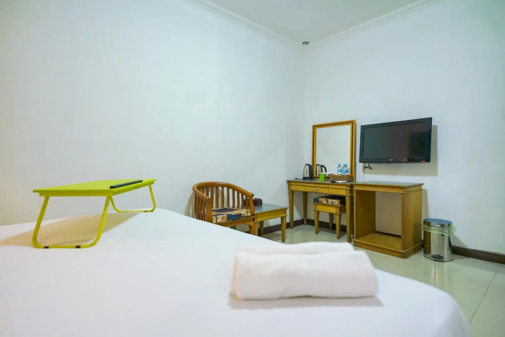 Photo of the whole room, Bed in Urbanview by Millenium Hotel