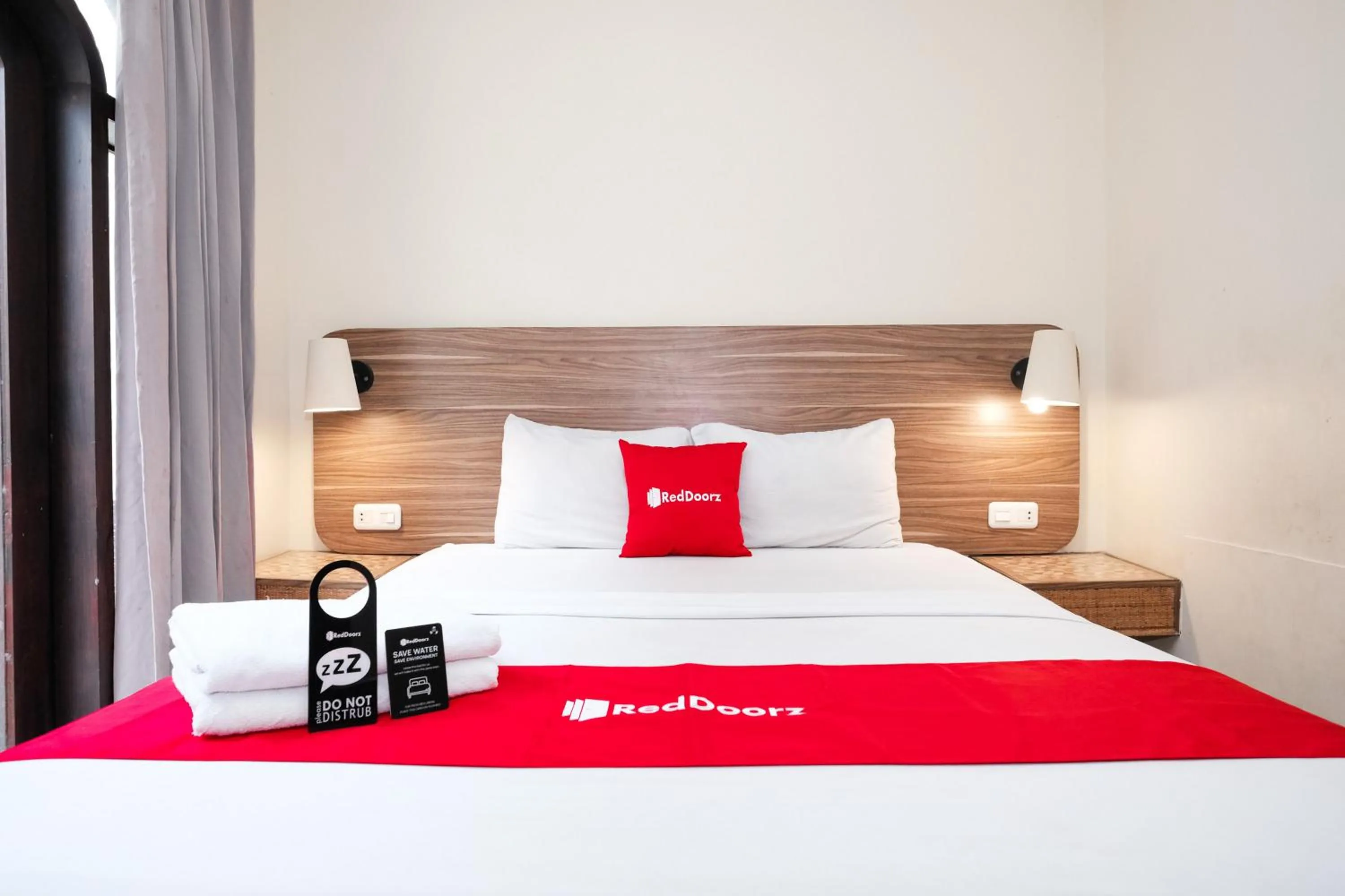 Bedroom, Bed in RedDoorz @ Wiyung 2