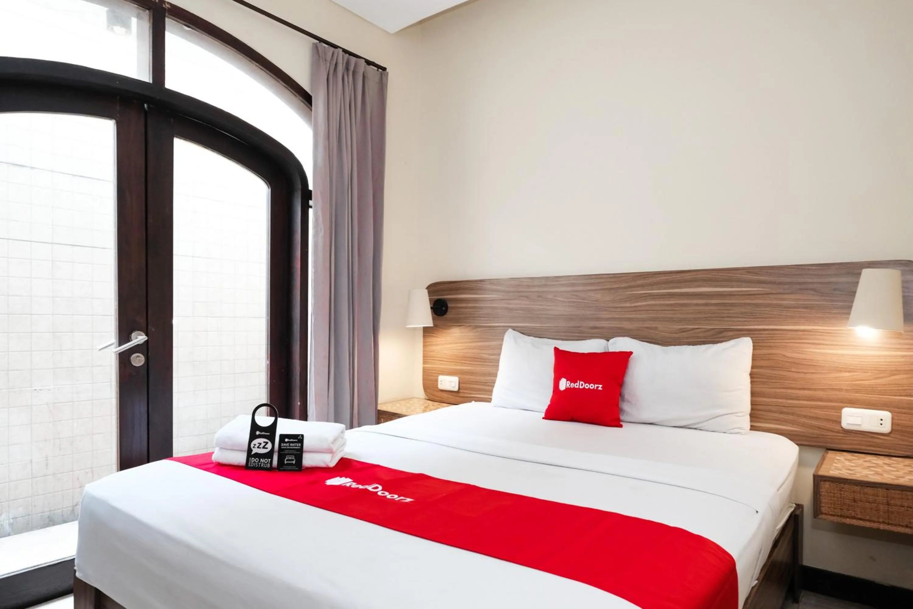 Bedroom, Bed in RedDoorz @ Wiyung 2