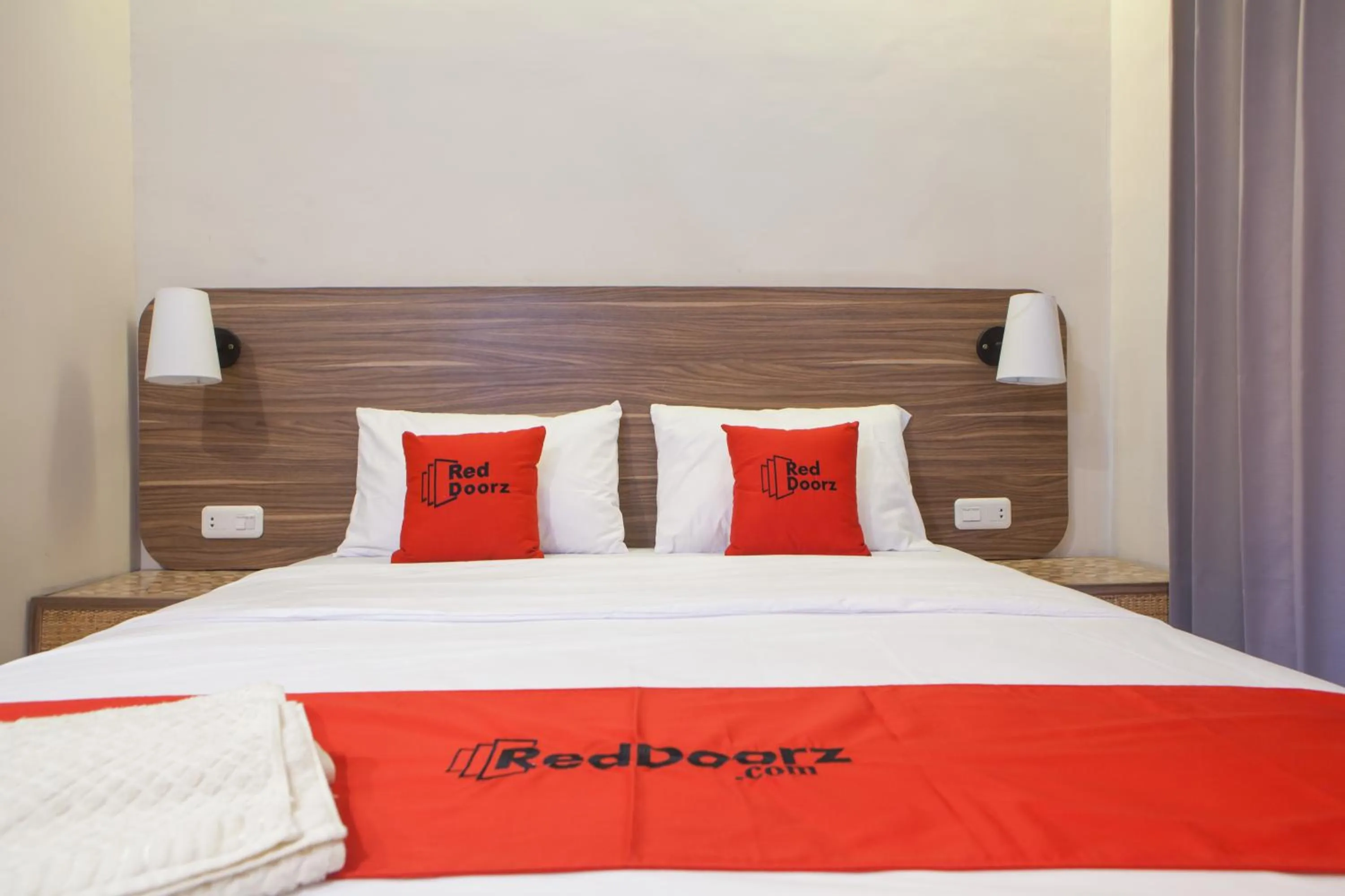 Bedroom, Bed in RedDoorz @ Wiyung 2