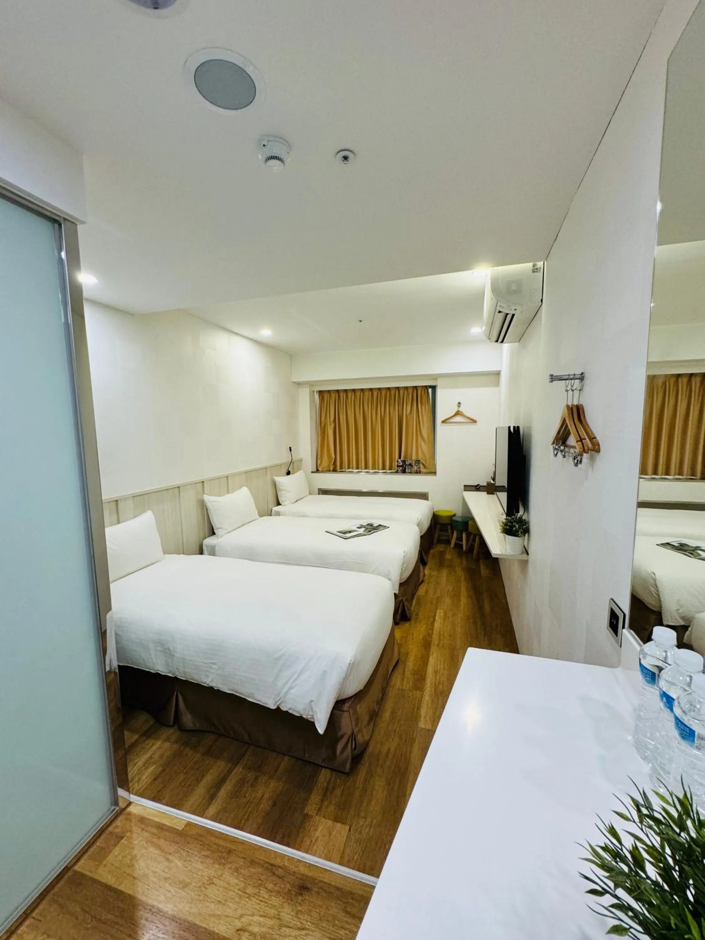 Photo of the whole room, Bed in Apause Inn