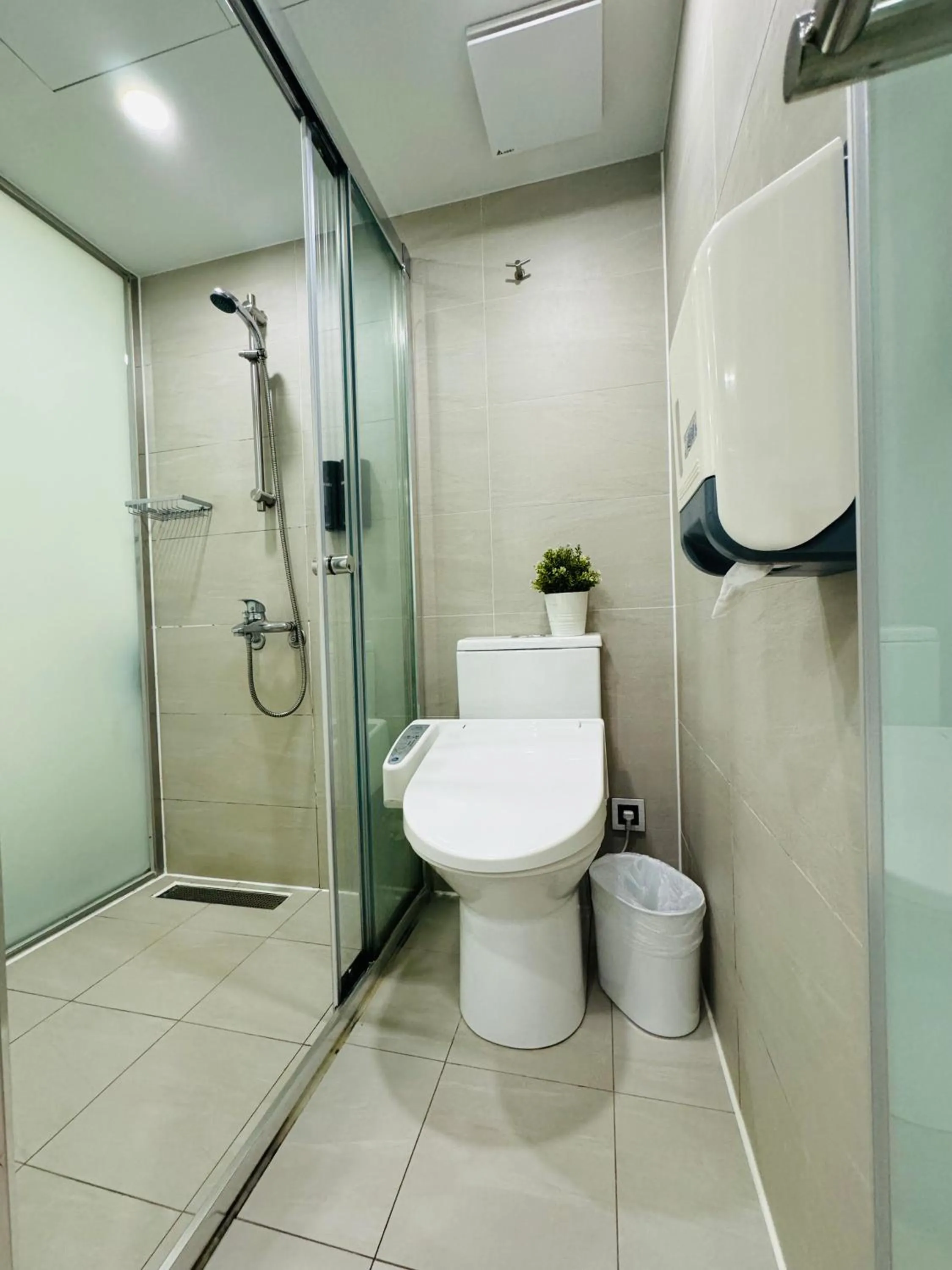 Toilet in Apause Inn