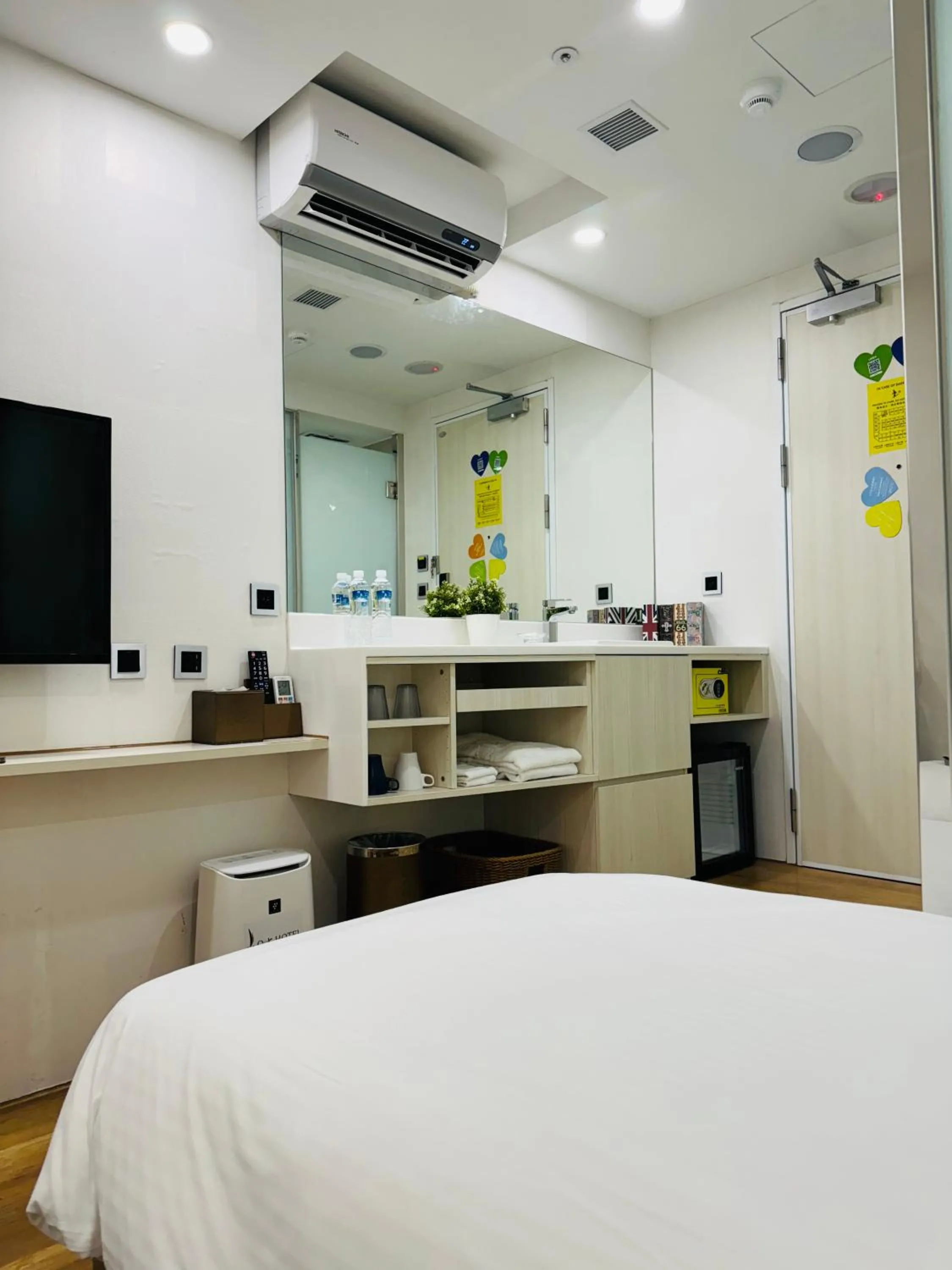 Photo of the whole room in Apause Inn