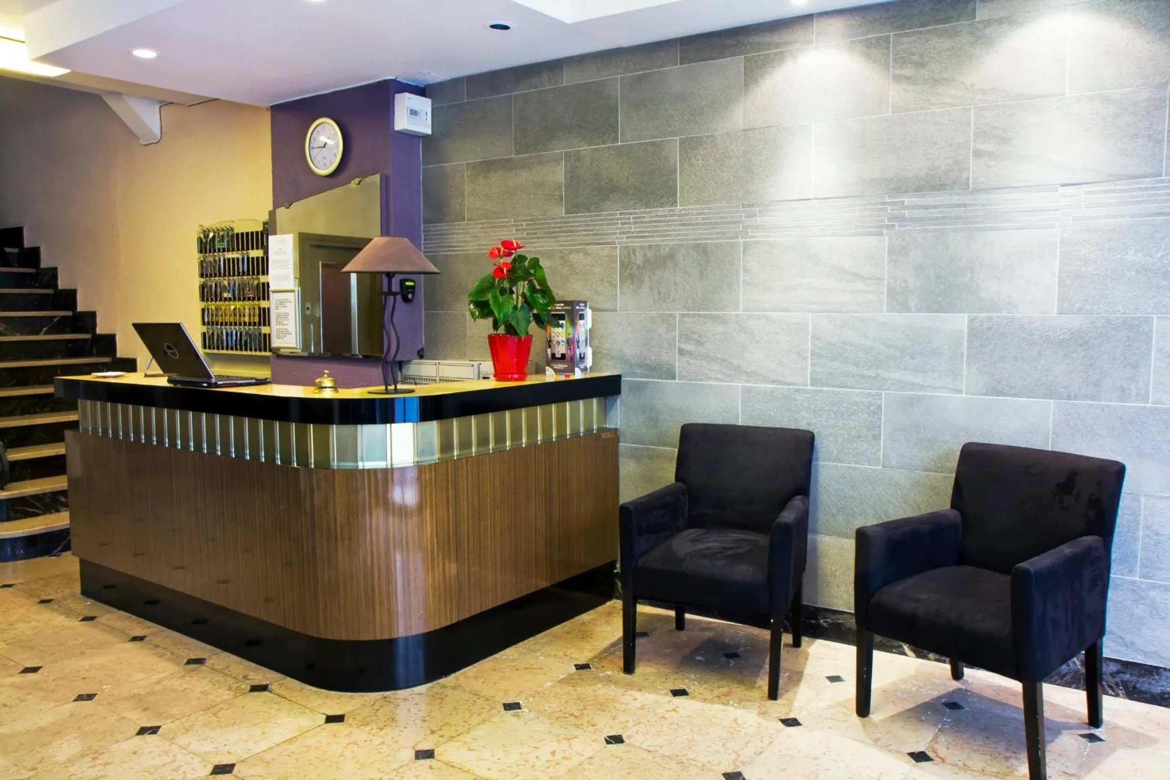 Lobby or reception in Hôtel Croix des Nordistes