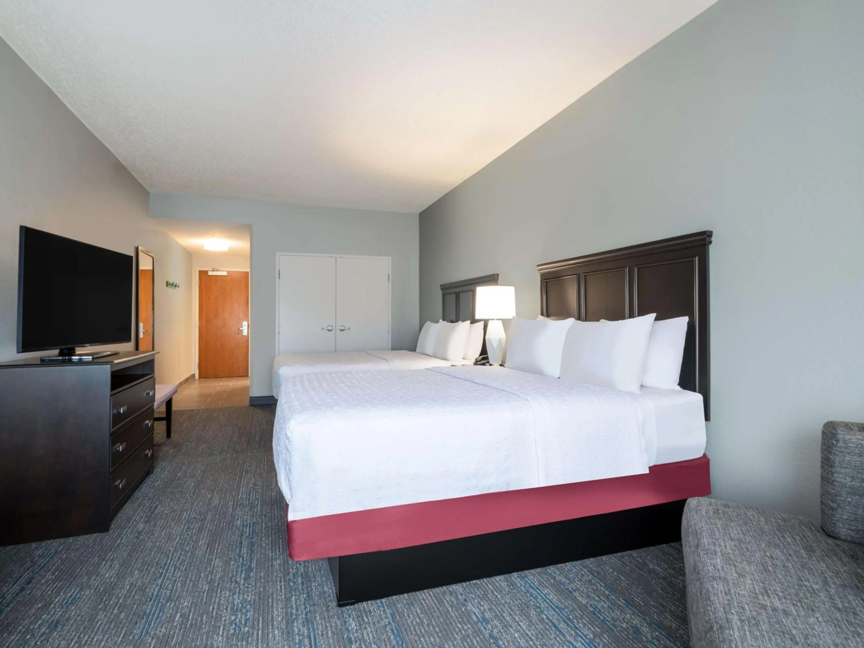 Bed in Hampton Inn West Palm Beach-Florida Turnpike