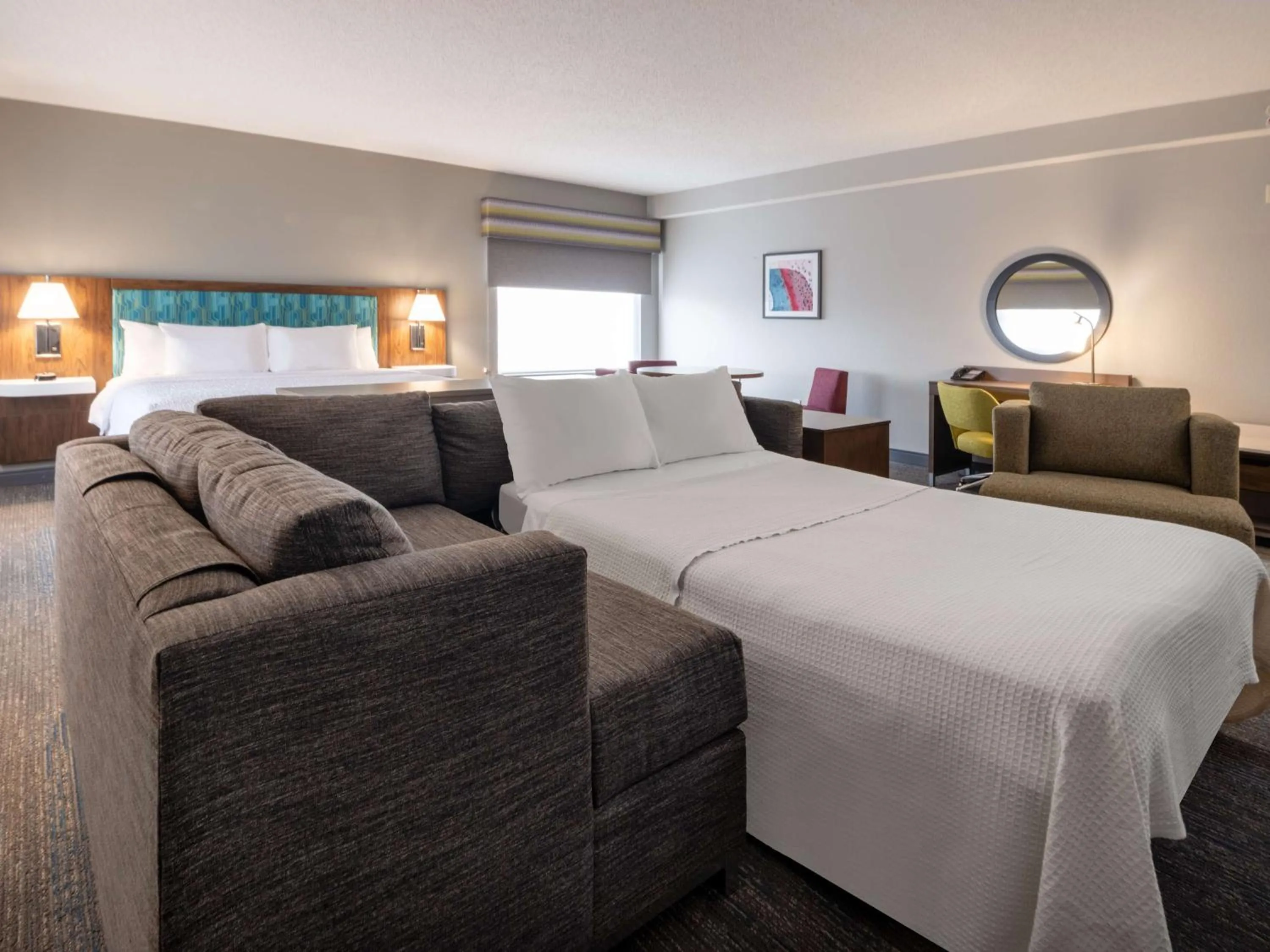 Living room, Bed in Hampton Inn West Palm Beach-Florida Turnpike