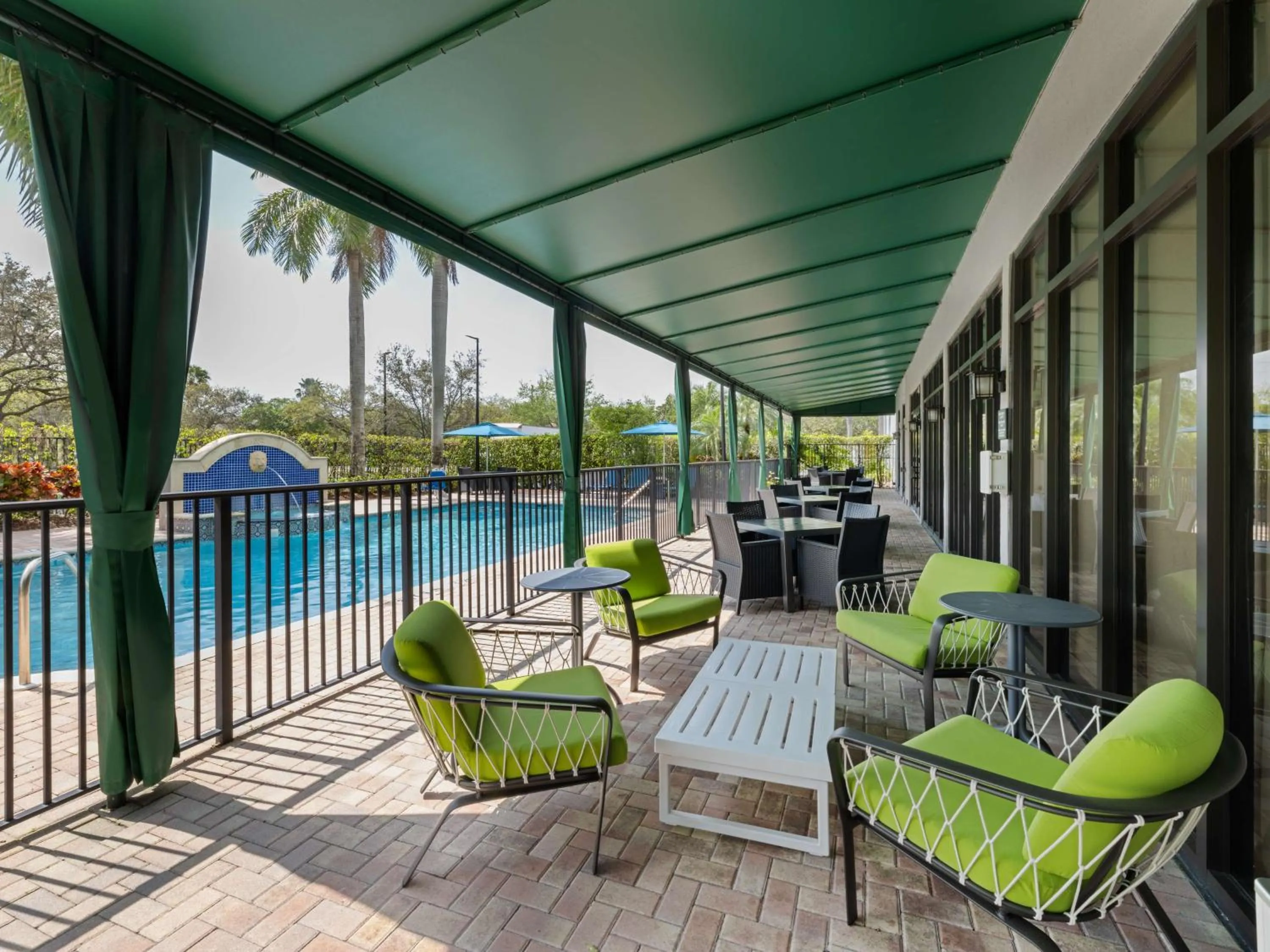 Patio in Hampton Inn West Palm Beach-Florida Turnpike