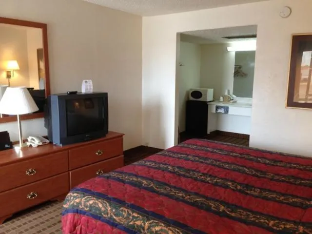 Bed in Days Inn by Wyndham South Fort Worth