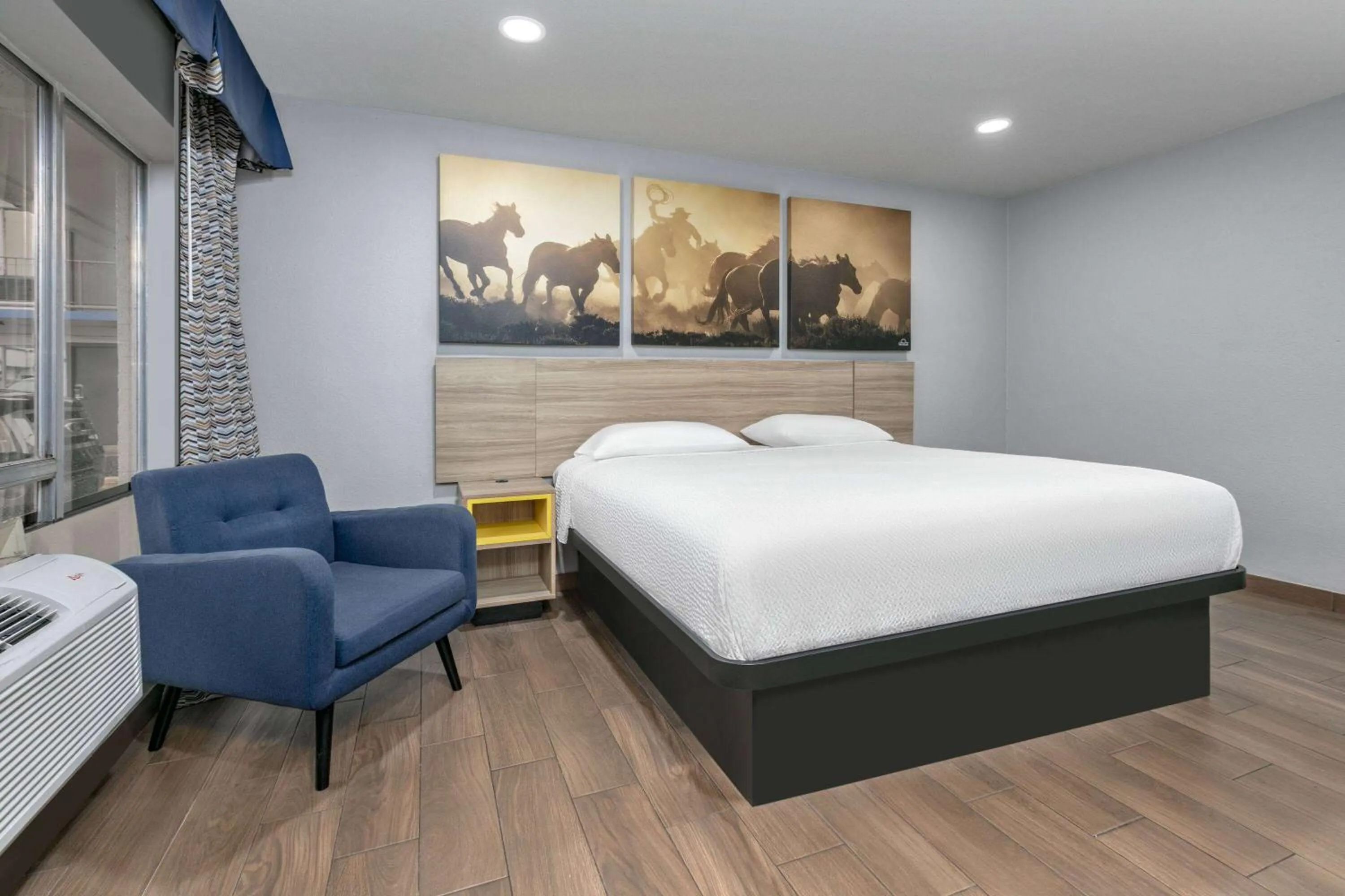 Photo of the whole room, Bed in Days Inn by Wyndham South Fort Worth