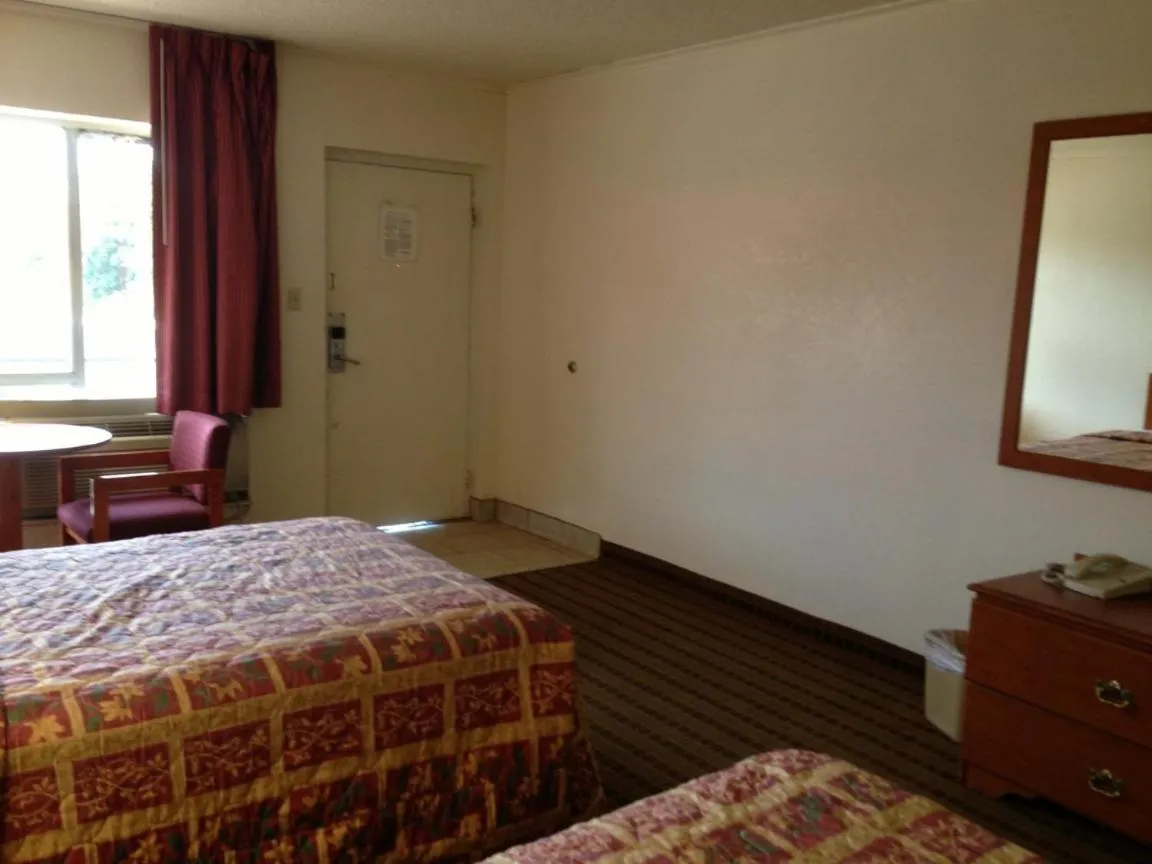 Bed in Days Inn by Wyndham South Fort Worth
