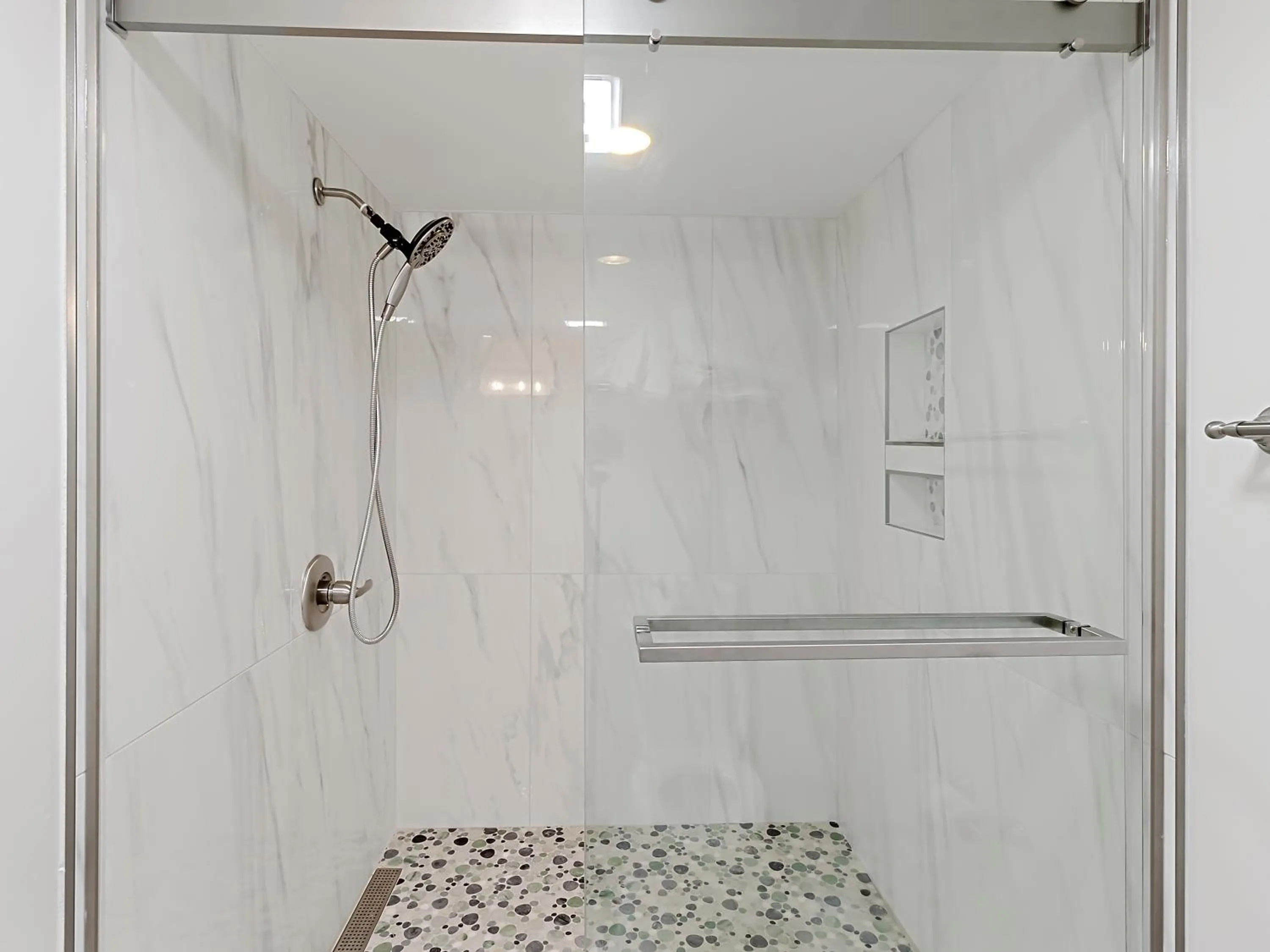 Shower in Tilghman Beach and Golf Resort