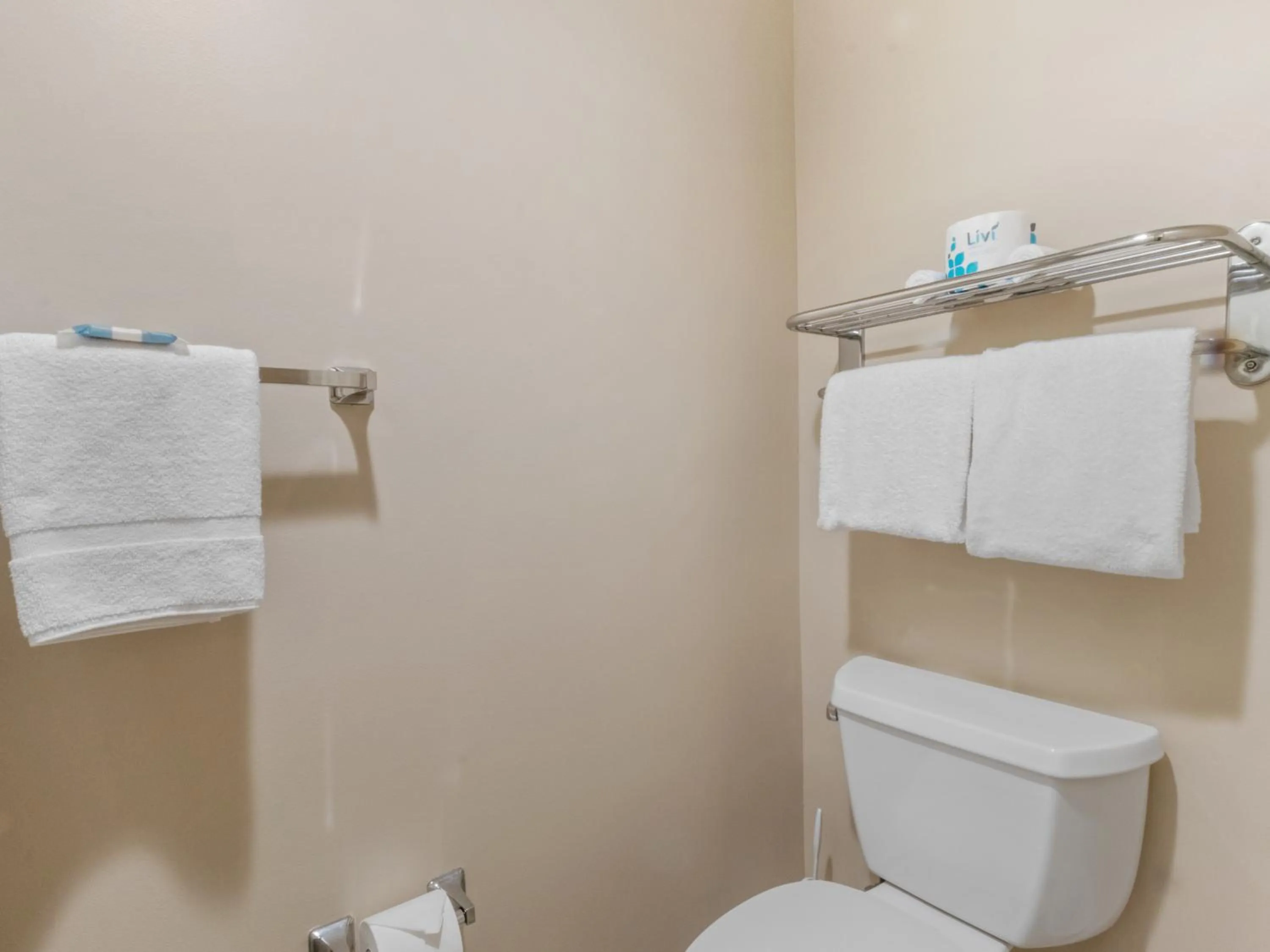 Bathroom in Tilghman Beach and Golf Resort
