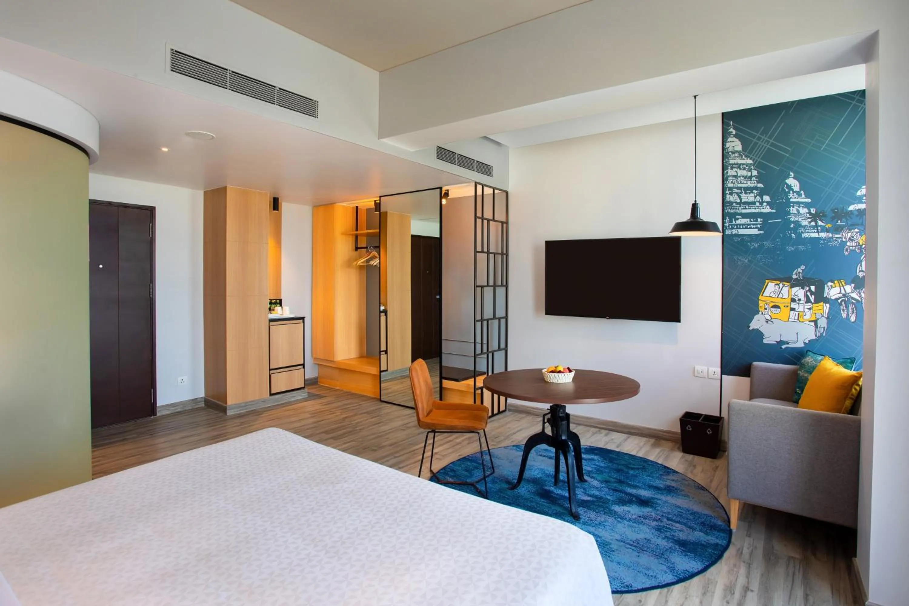 Photo of the whole room, Bed in Four Points by Sheraton Chennai OMR