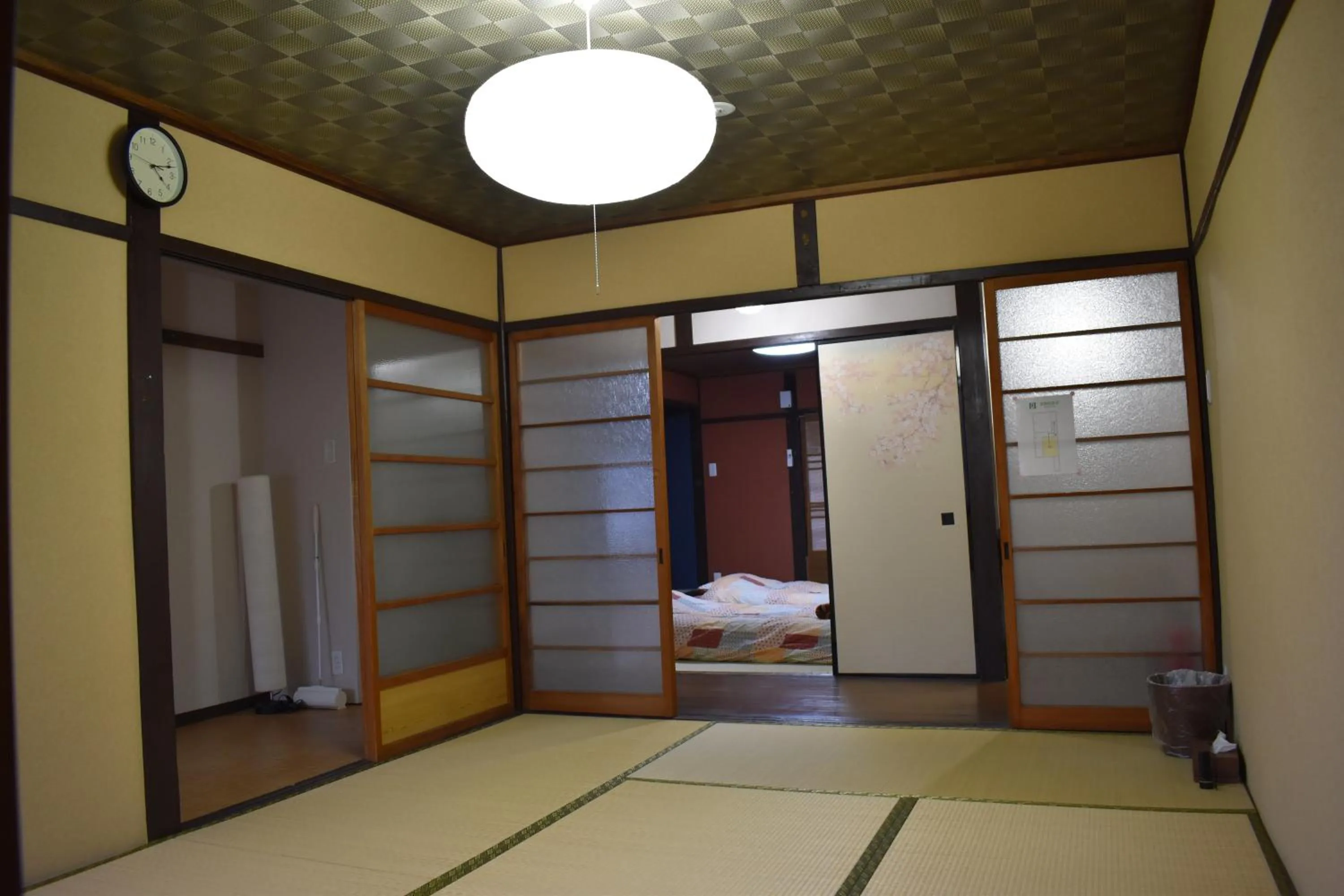 Living room, Bed in Nishioji TANUKI 西大路 狸
