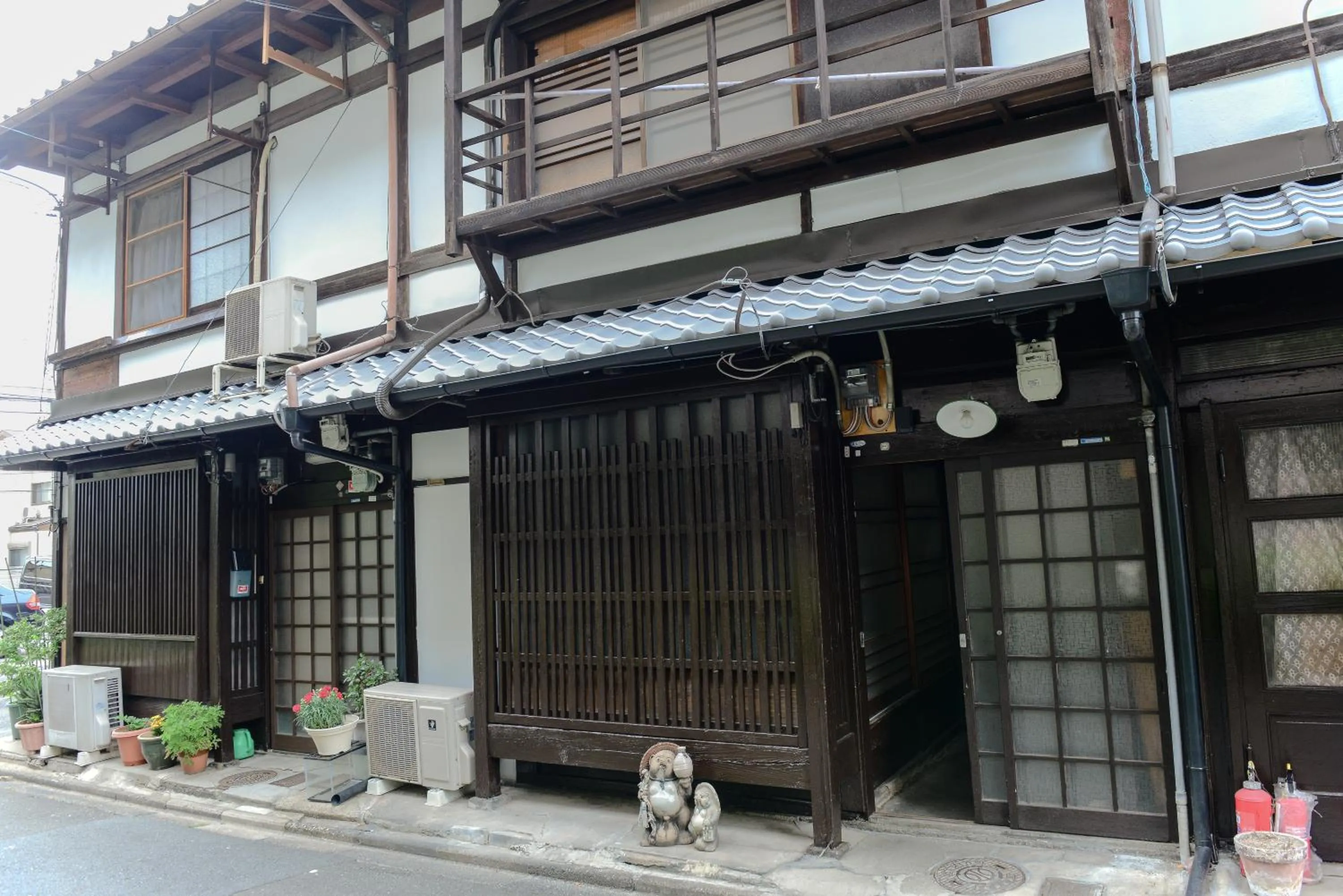 Property building in Nishioji TANUKI 西大路 狸