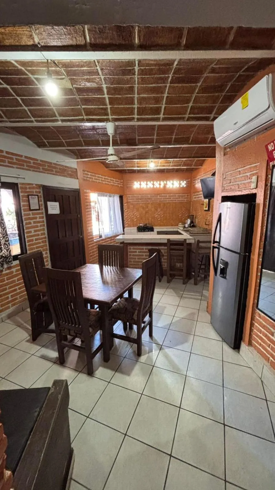 Dining area in Bungalows Flamingos