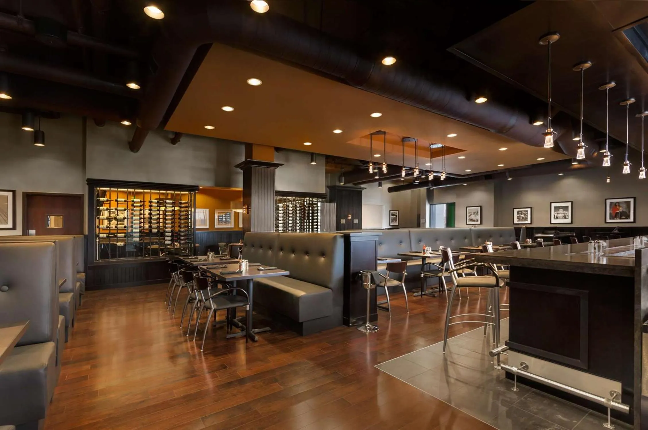Restaurant/places to eat in Embassy Suites by Hilton Salt Lake West Valley City