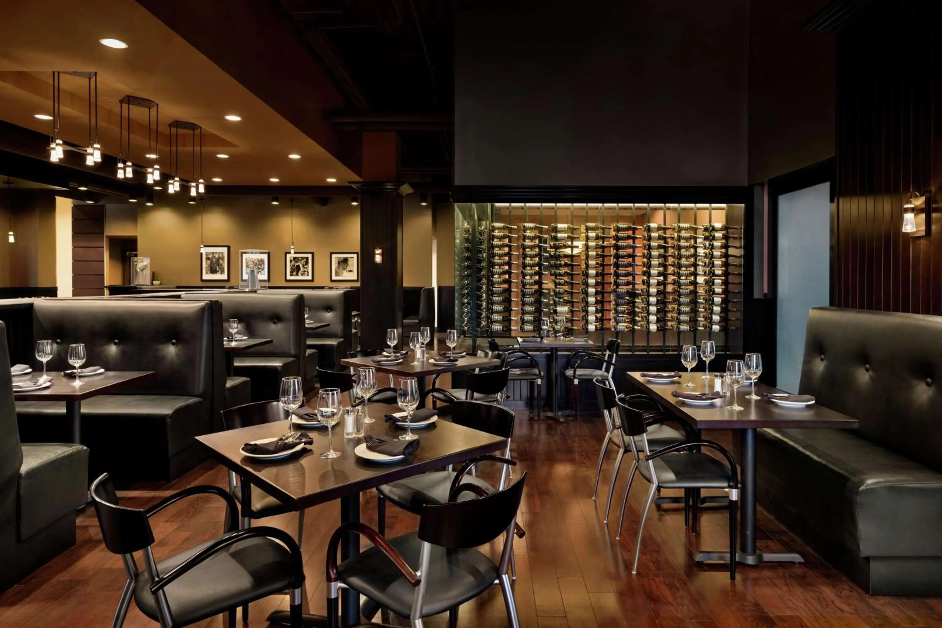 Restaurant/places to eat in Embassy Suites by Hilton Salt Lake West Valley City