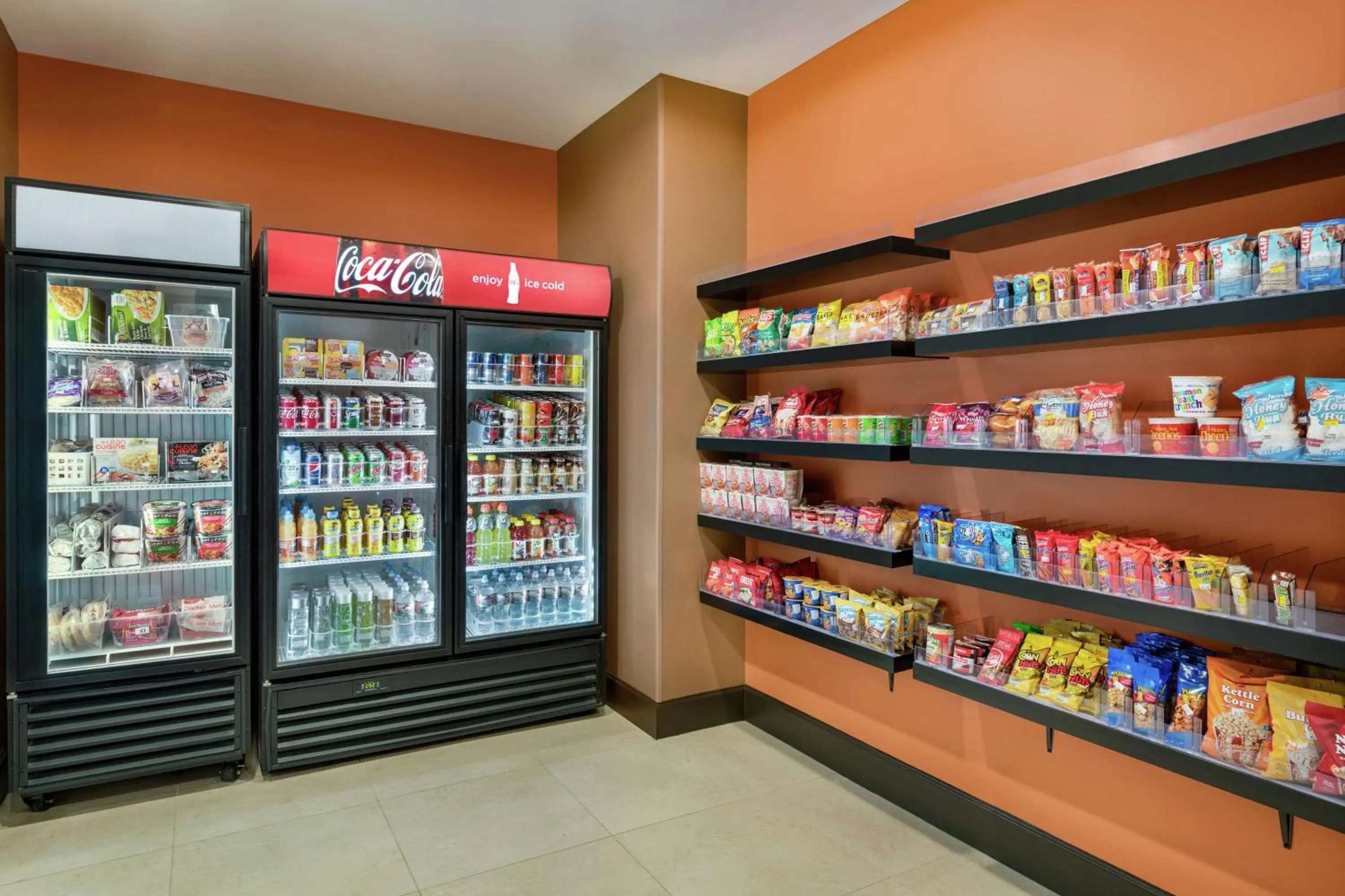 Restaurant/places to eat in Embassy Suites by Hilton Salt Lake West Valley City