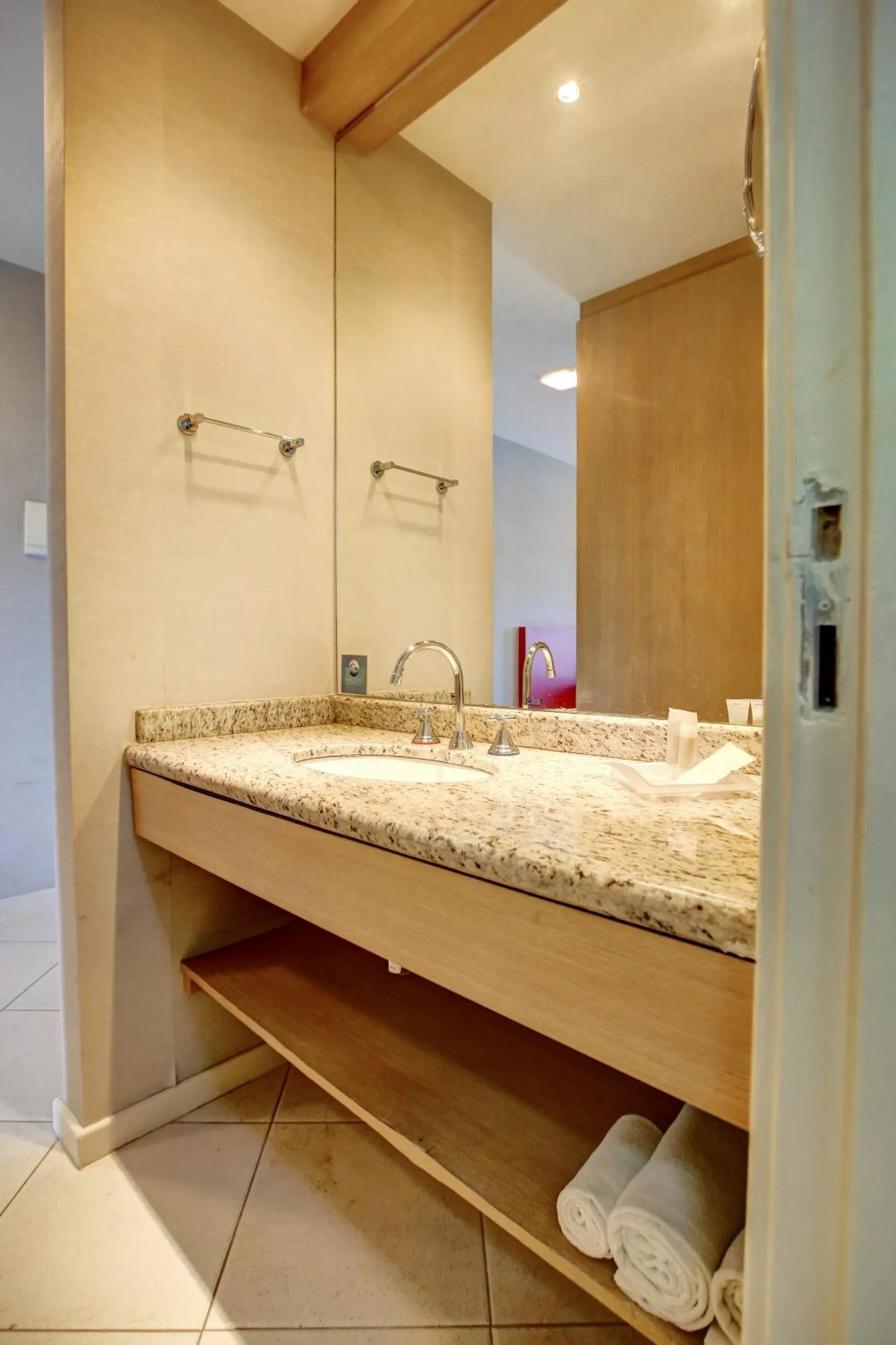 Bathroom, Bed in Quality Rio de Janeiro - Barra da Tijuca