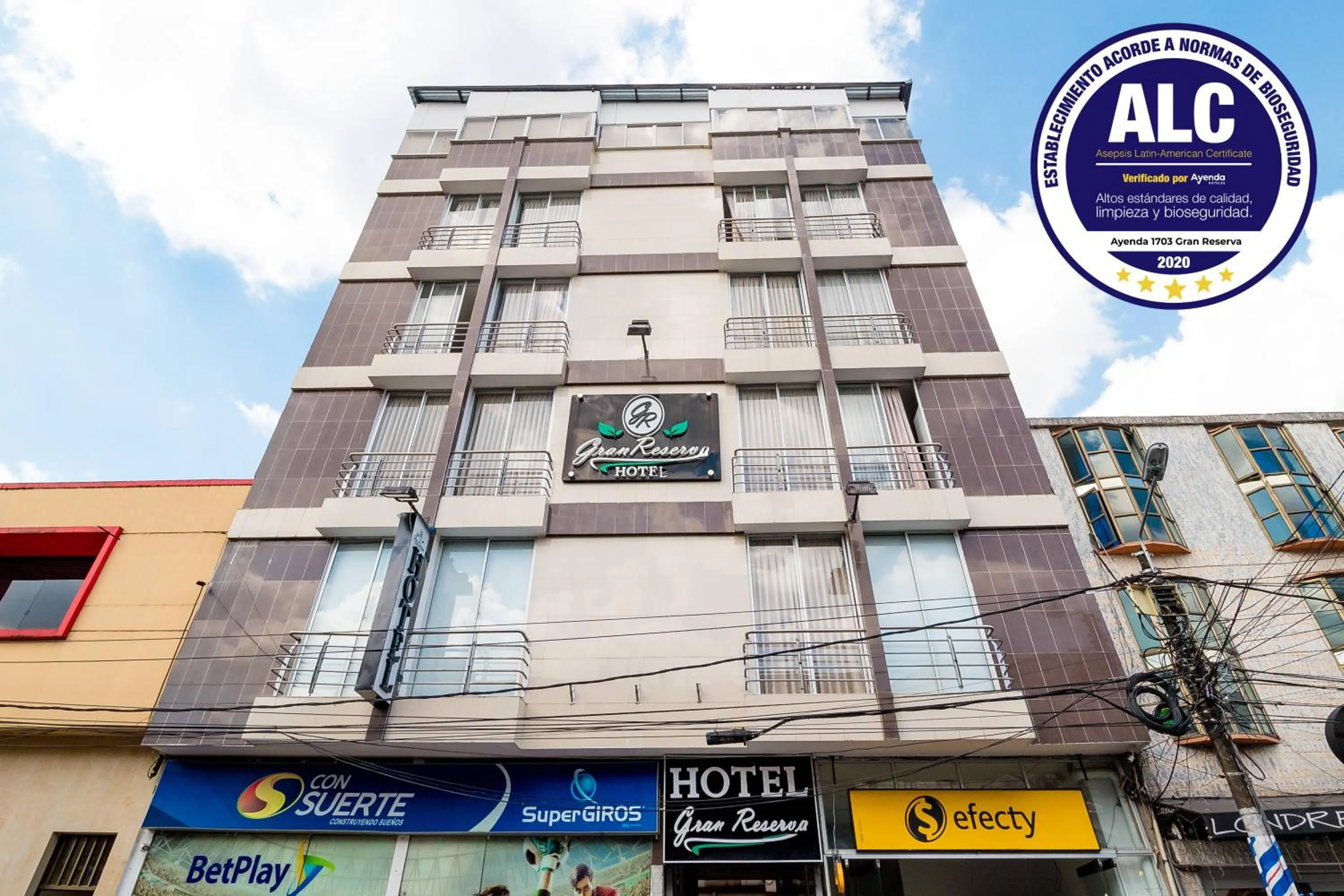 Property building in Ayenda 1703 Gran Reserva