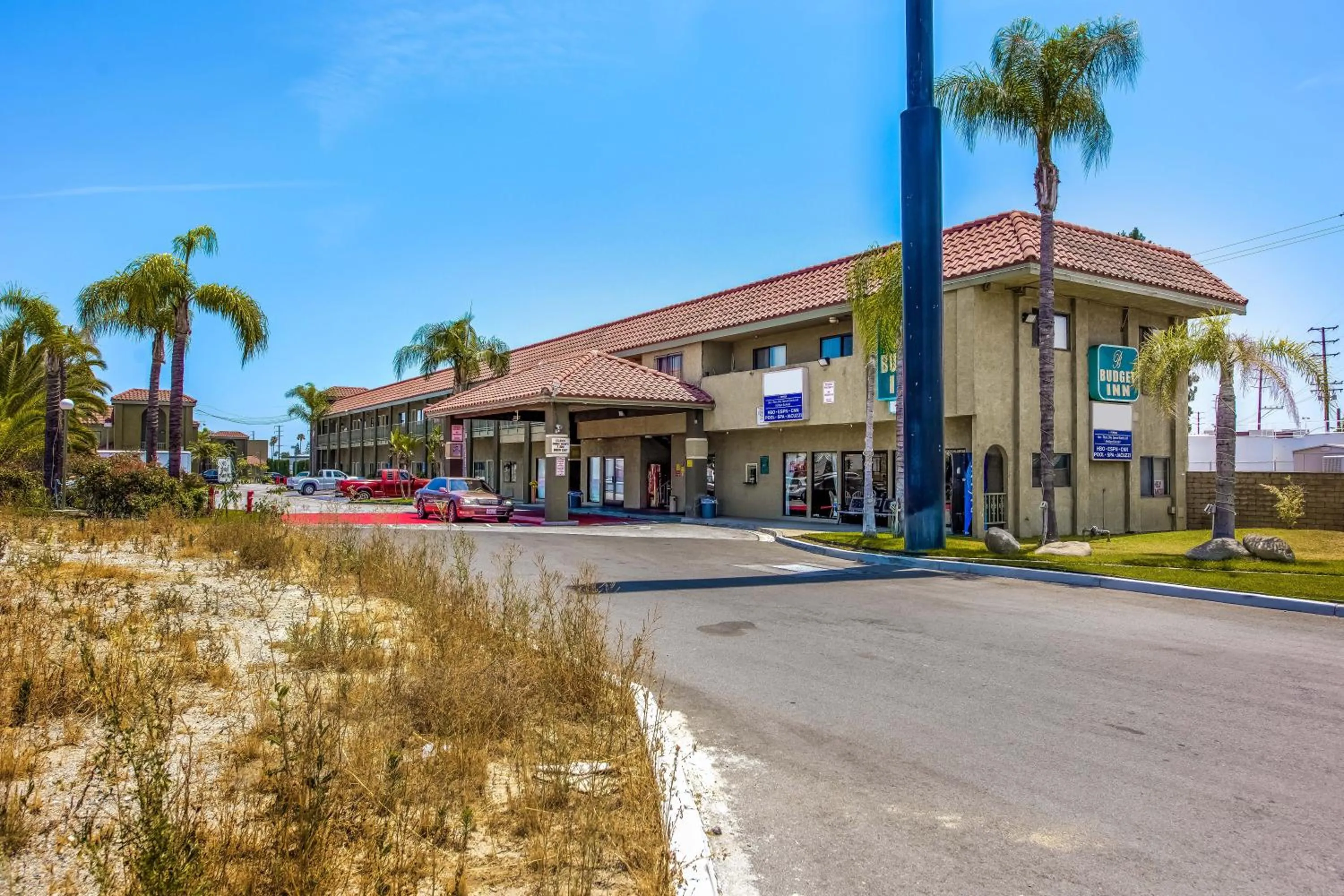 Property building in Budget Inn Anaheim / Santa Fe Springs
