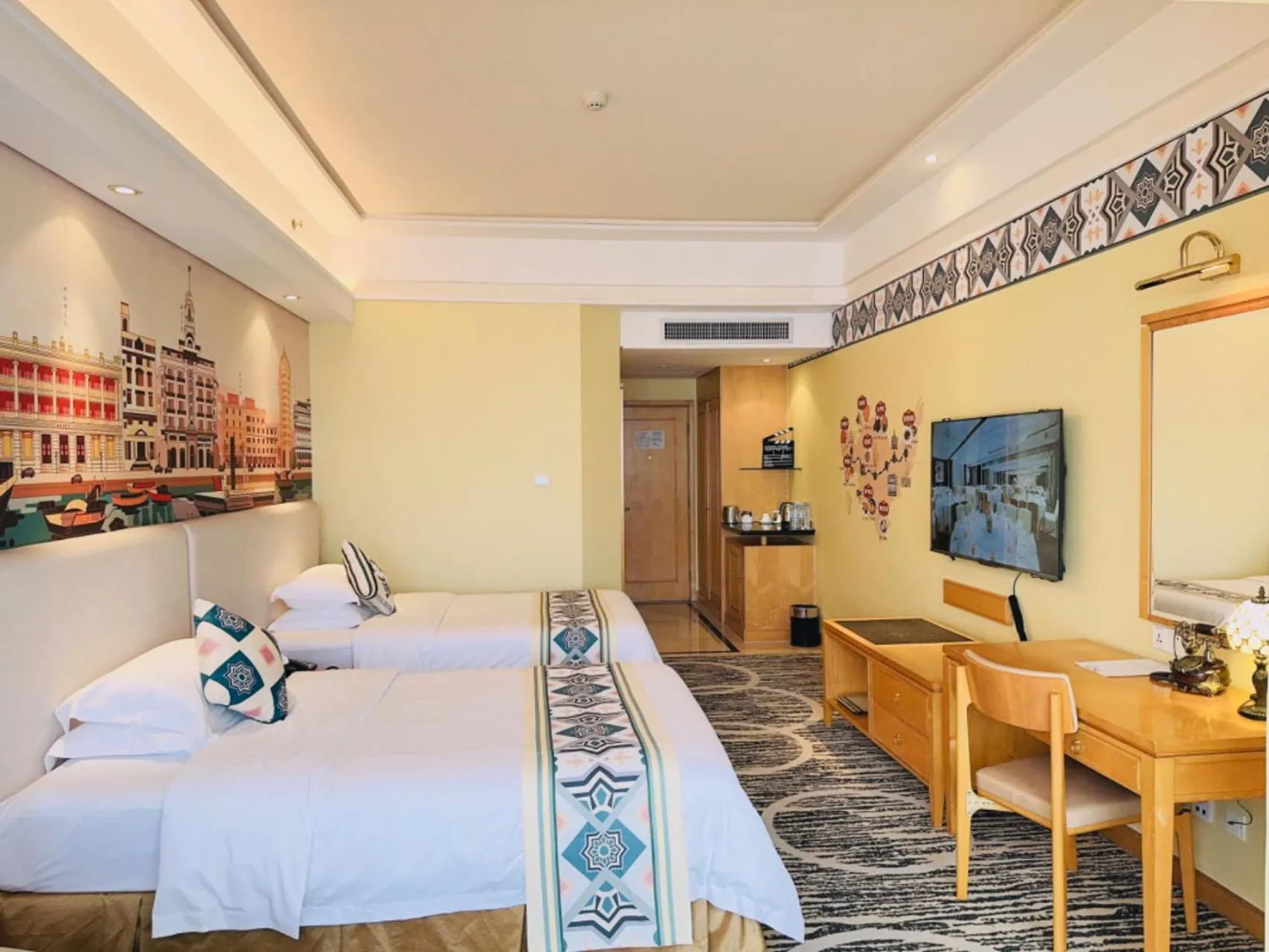 Photo of the whole room, Bed in Baiyun Hotel Guangzhou