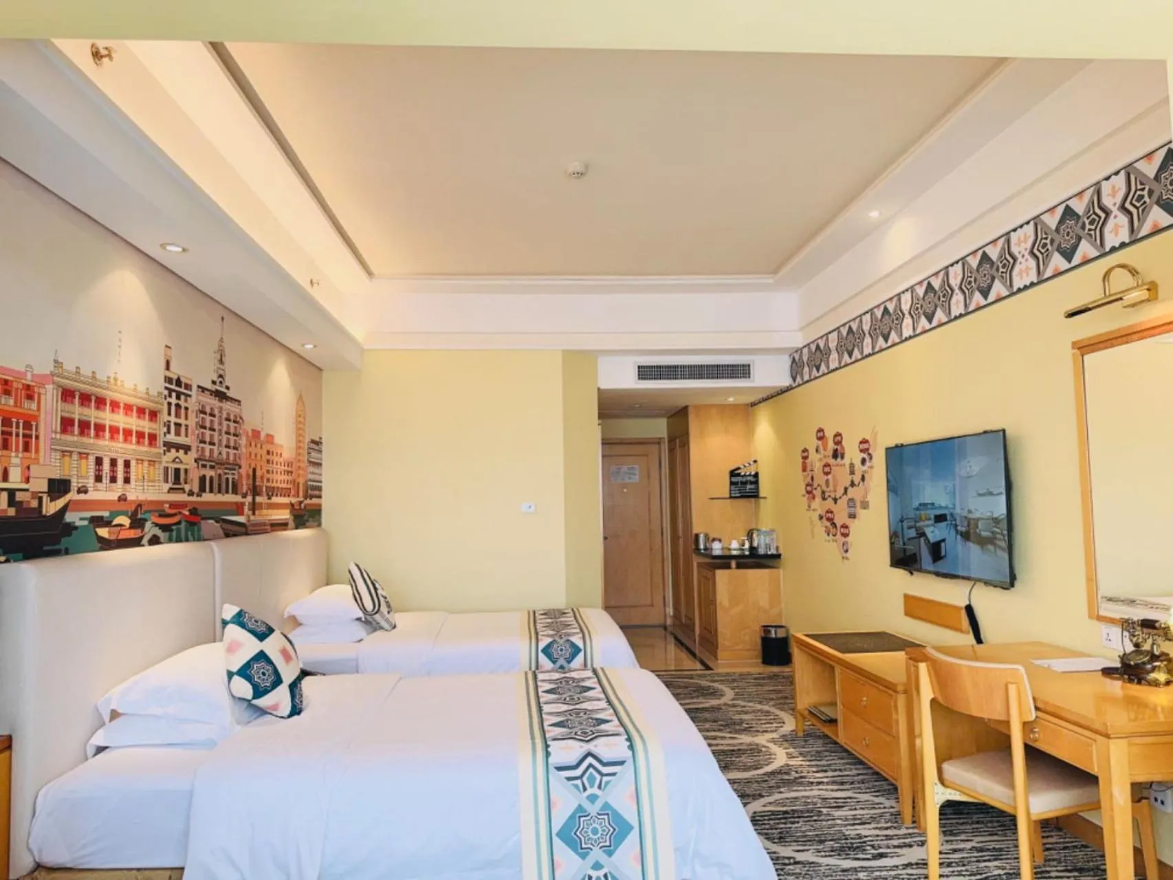 Photo of the whole room, Bed in Baiyun Hotel Guangzhou