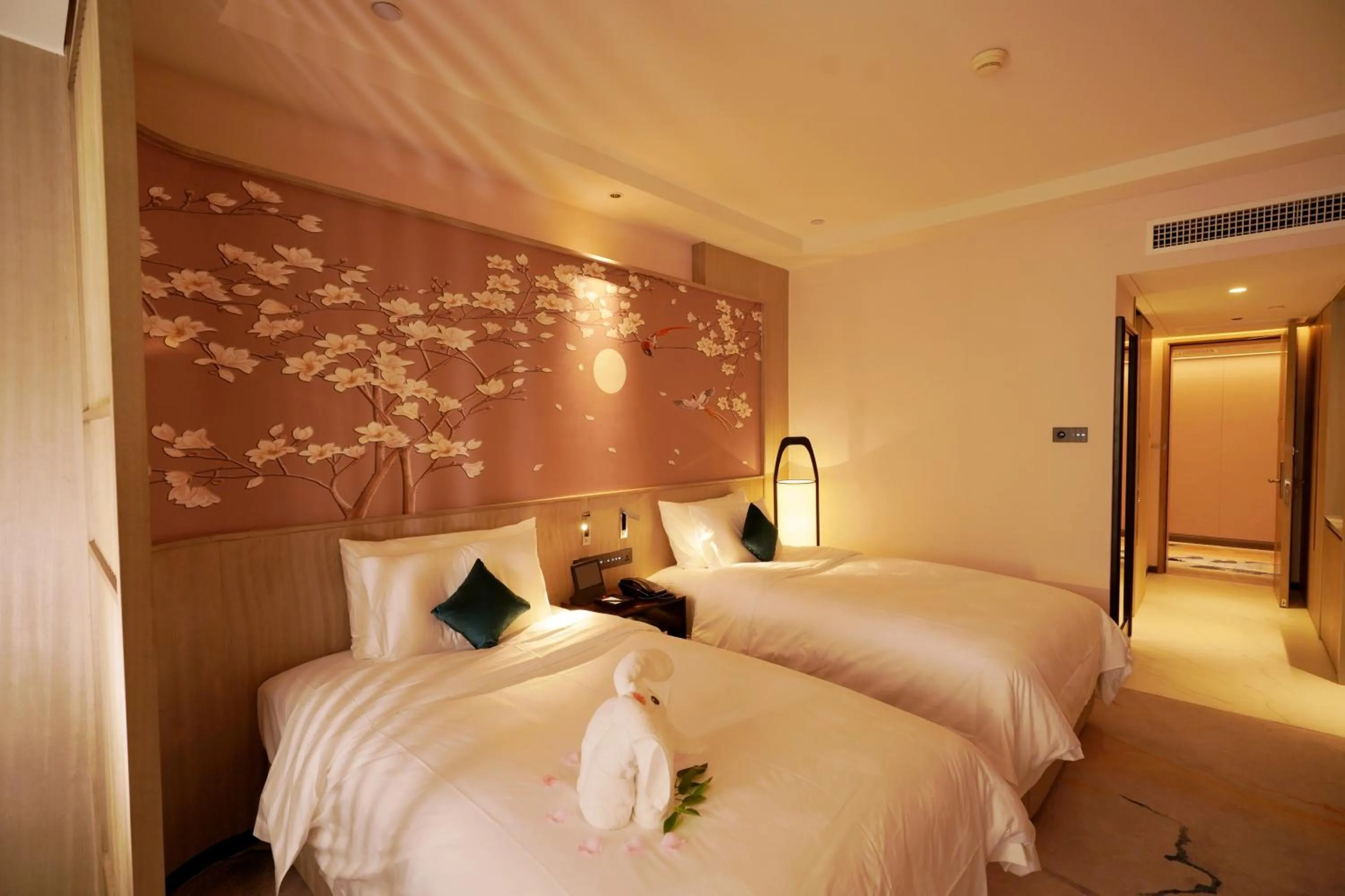 Photo of the whole room, Bed in Baiyun Hotel Guangzhou